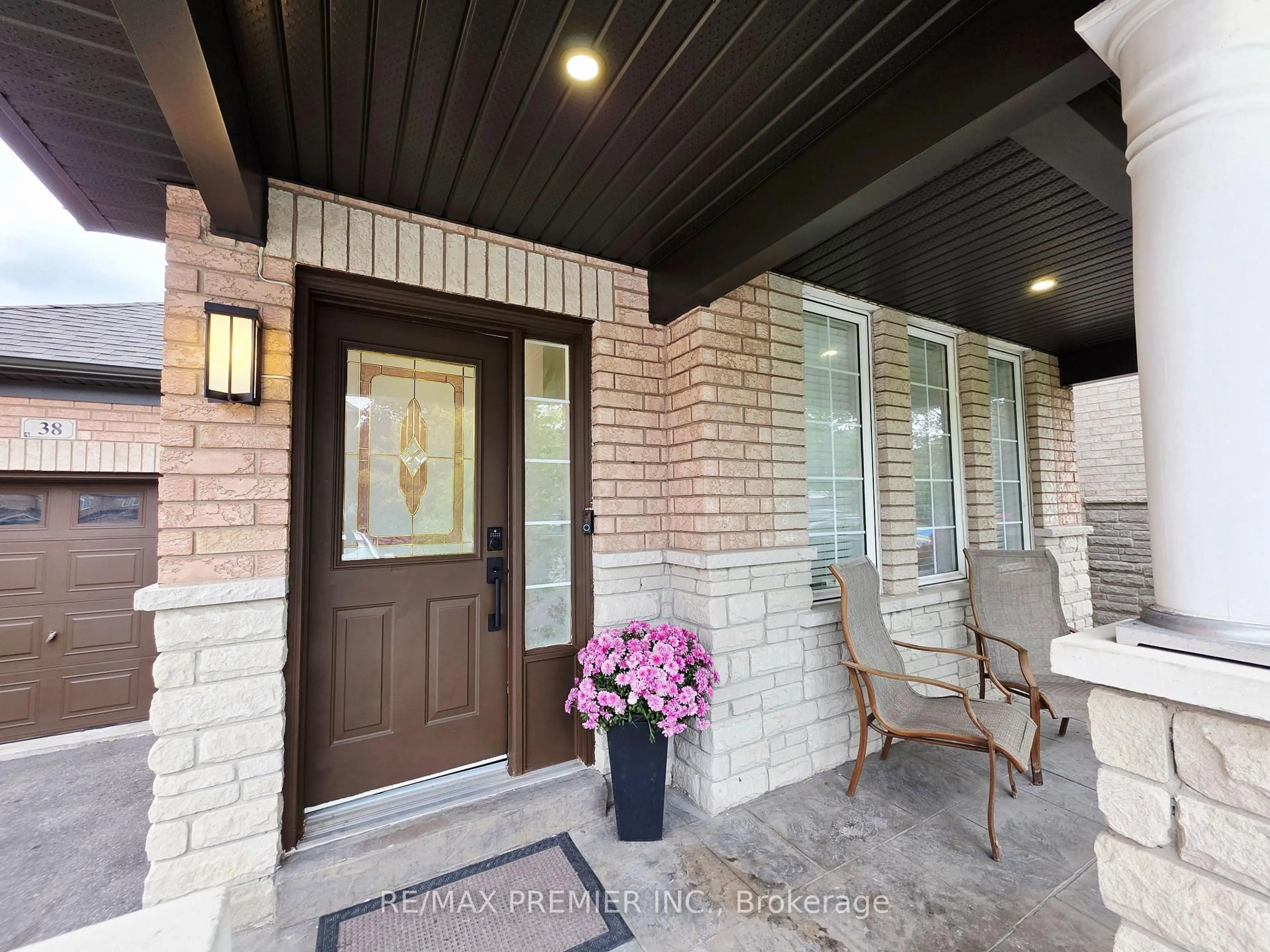 Indoor entryway for 38 Osprey Dr, Vaughan Ontario L4H 2G7