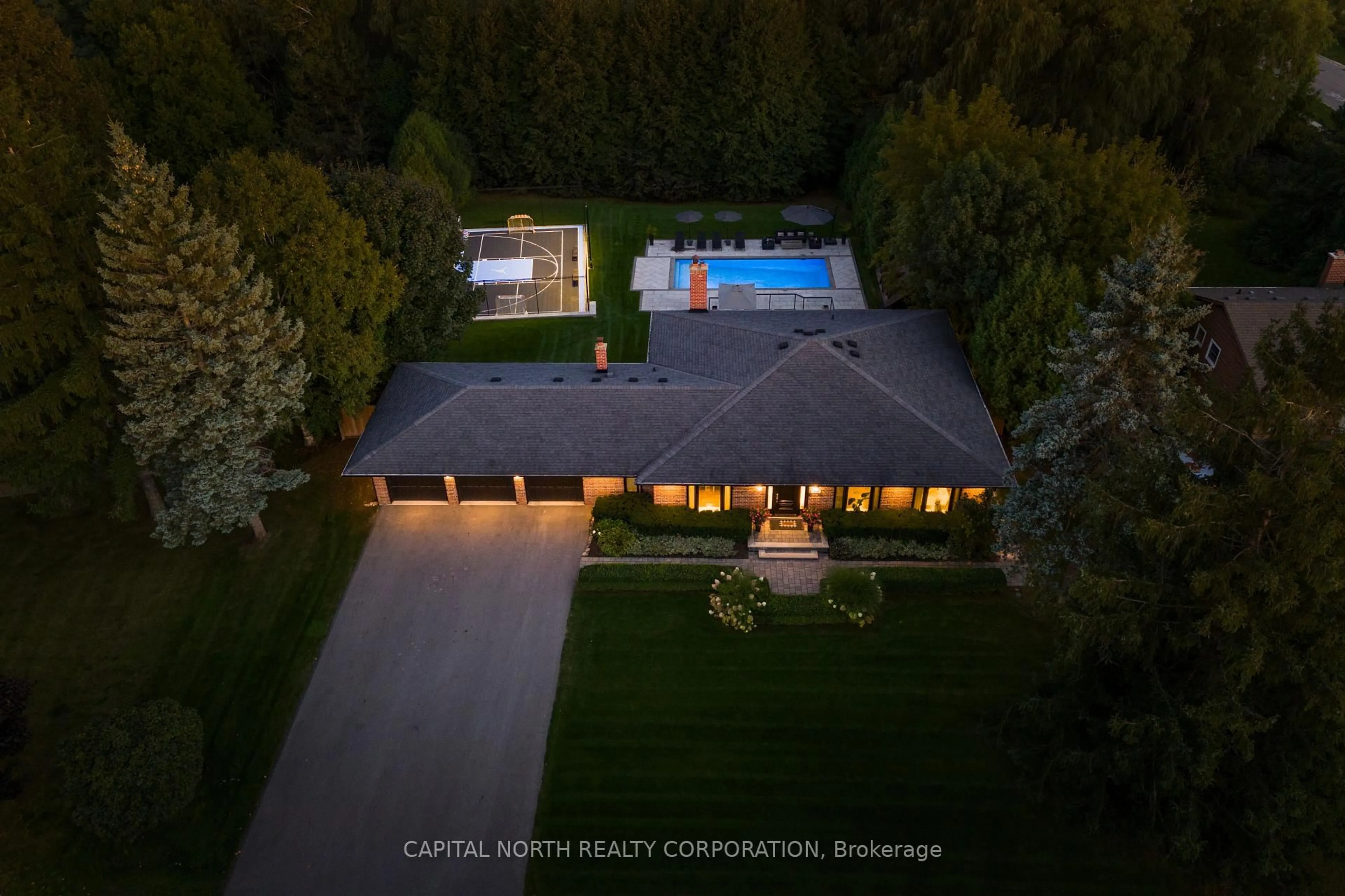 A pic from outside/outdoor area/front of a property/back of a property/a pic from drone, unknown for 360 Warren Rd, King Ontario L7B 1C4