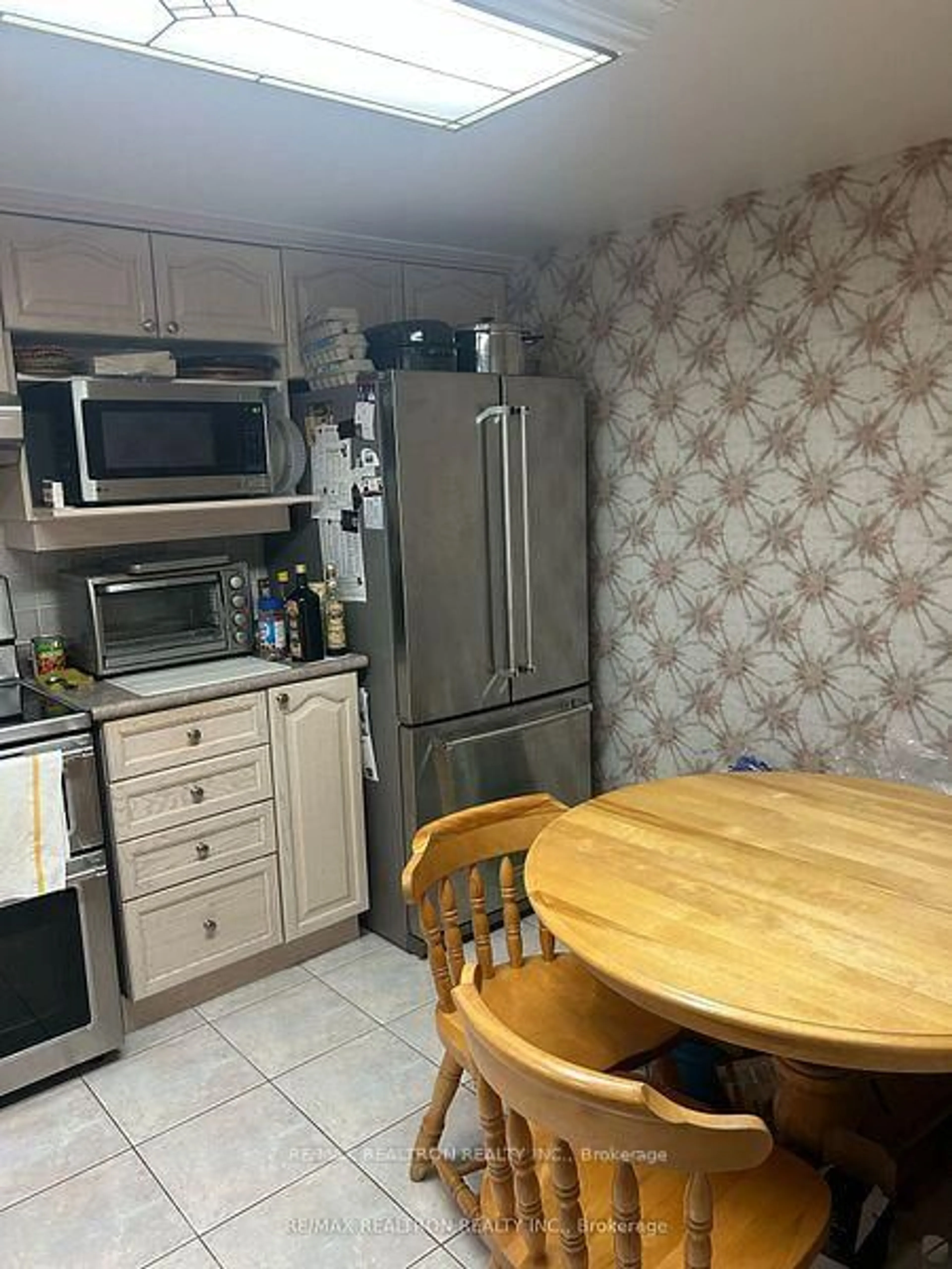 Standard kitchen, unknown for 50 The Boardwalk Way #308, Markham Ontario L6E 1B6