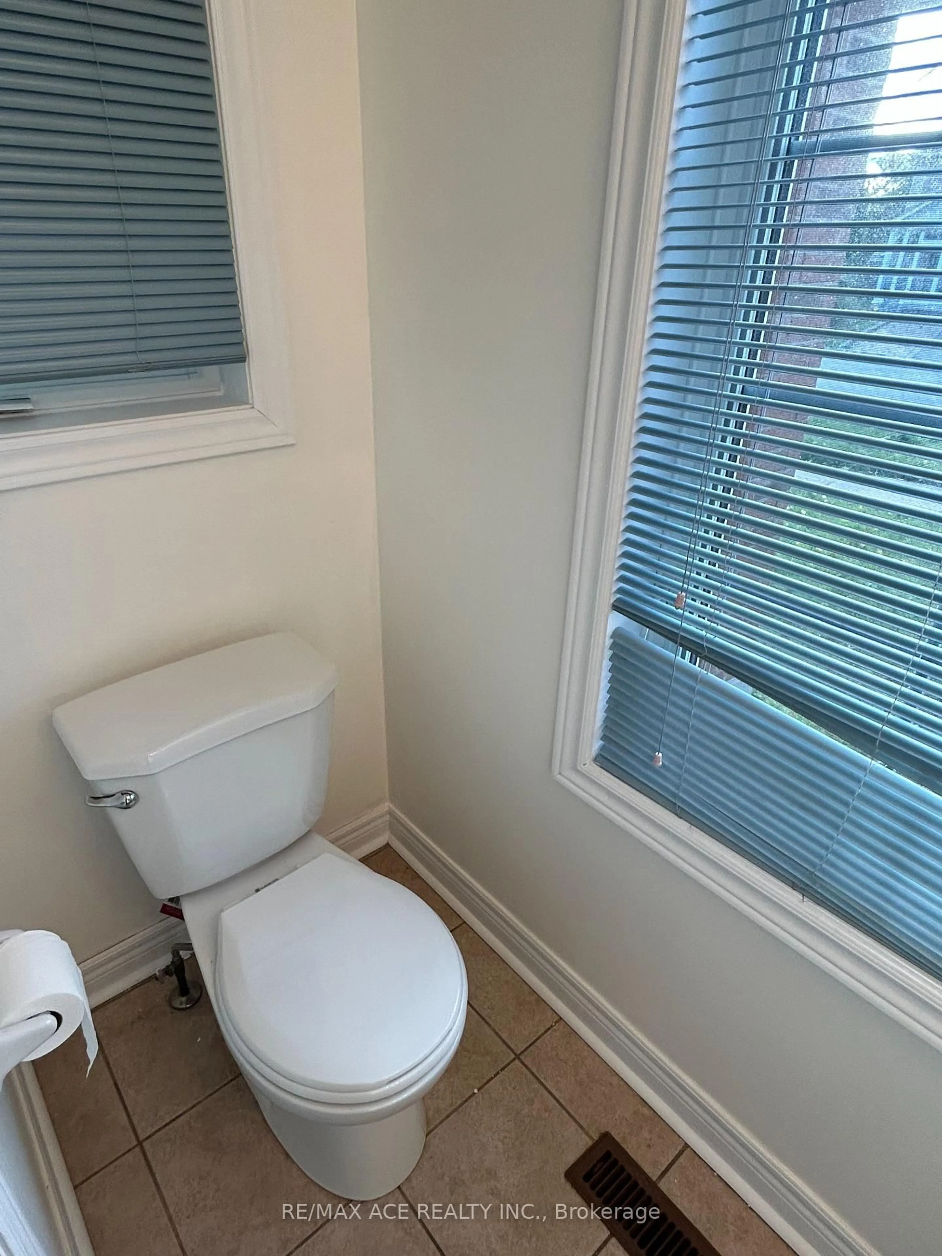 A pic of a room for 104 Long Point Dr, Richmond Hill Ontario L4E 3Z7