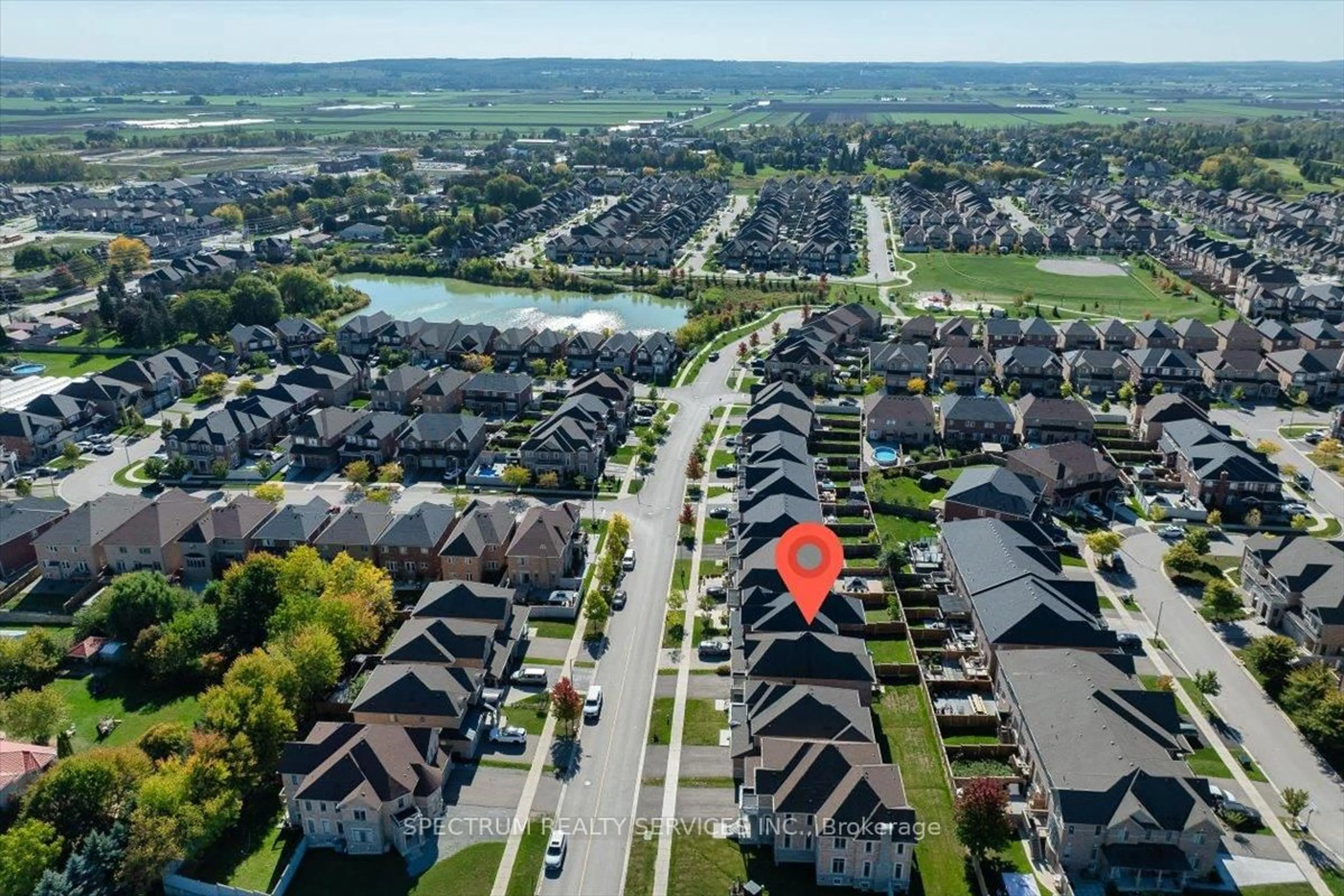 A pic from outside/outdoor area/front of a property/back of a property/a pic from drone, unknown for 6 Barrow Ave, Bradford West Gwillimbury Ontario L3Z 0W1