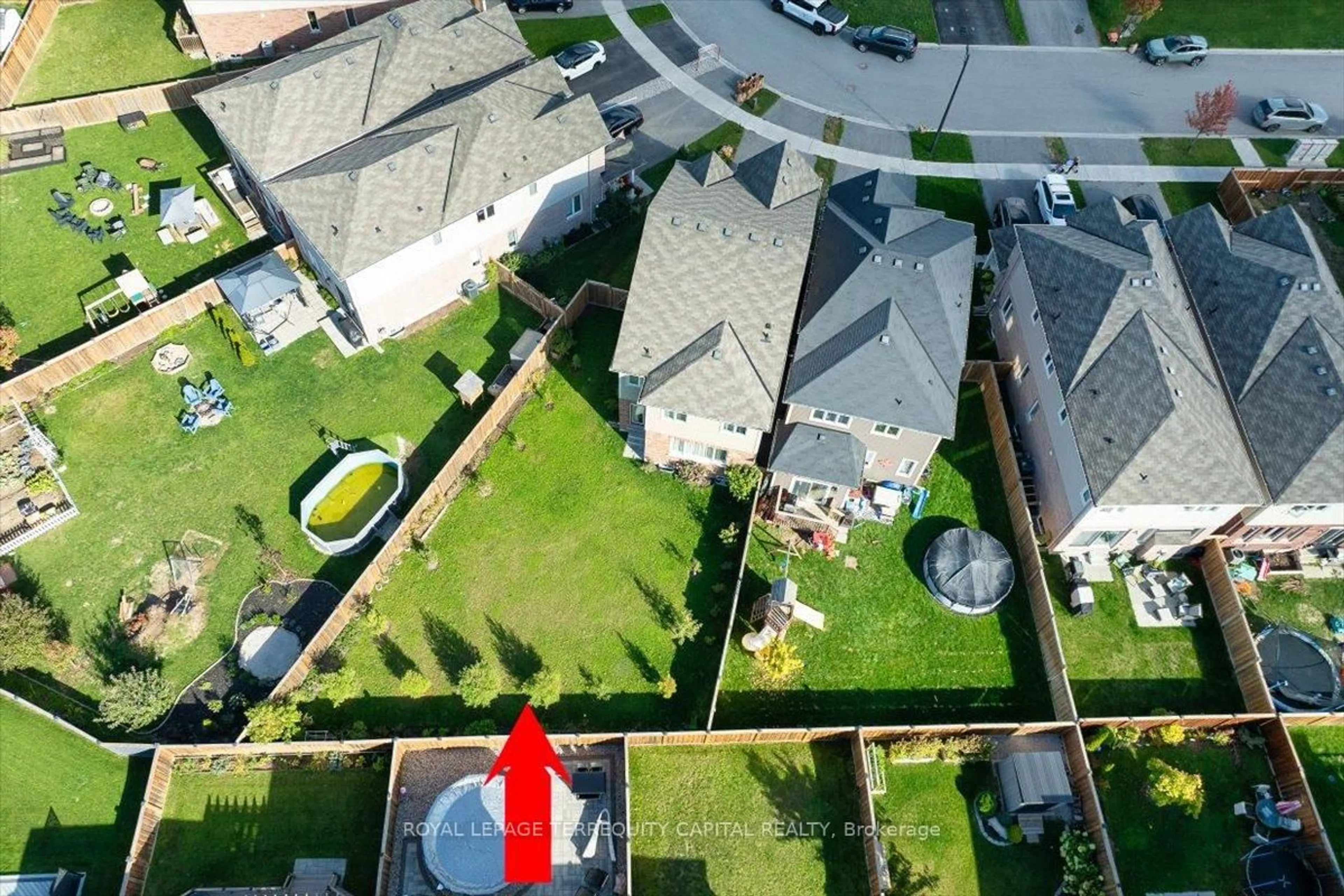 A pic from outside/outdoor area/front of a property/back of a property/a pic from drone, street for 38 Hutton Cres, Essa Ontario L0M 1B6