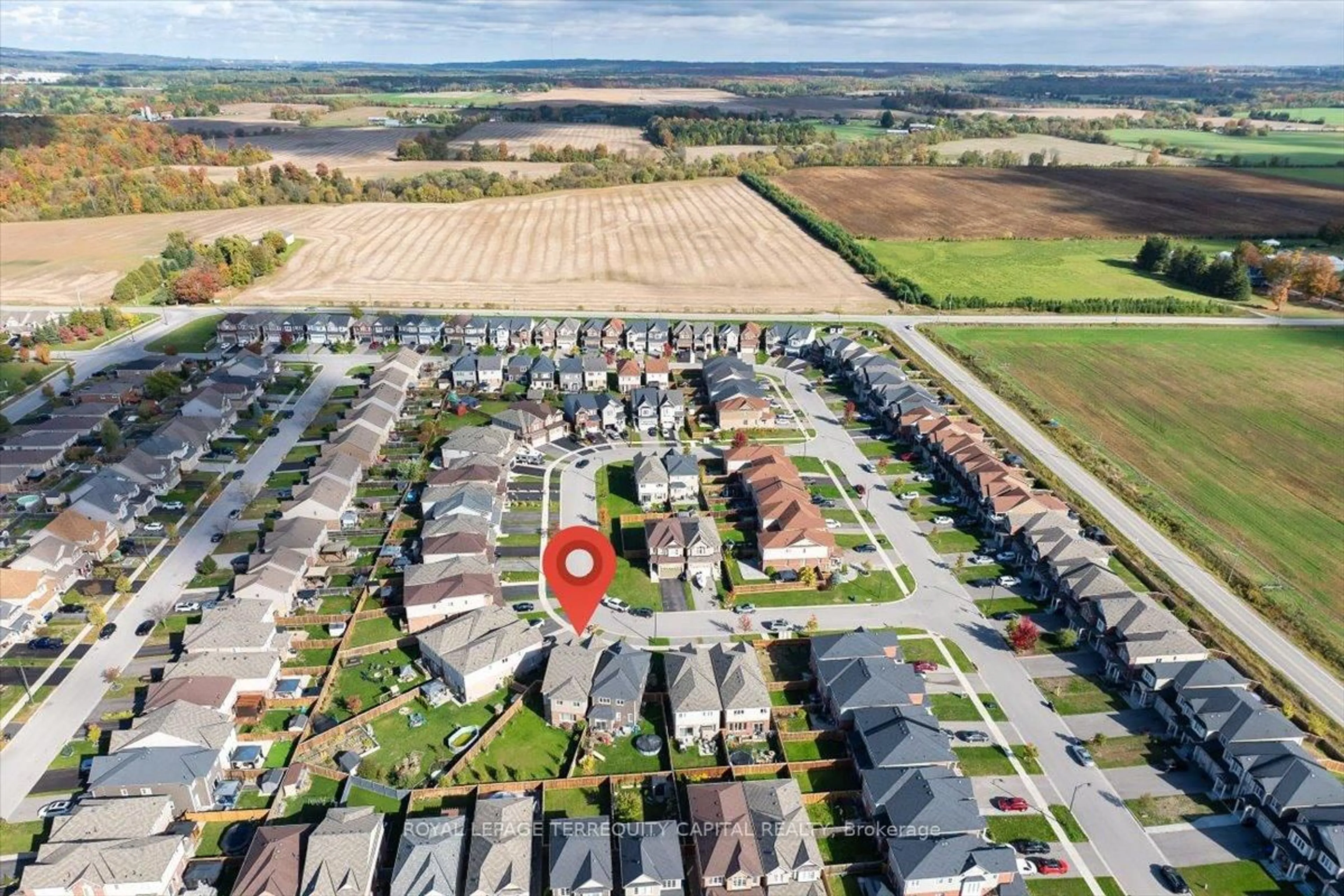 A pic from outside/outdoor area/front of a property/back of a property/a pic from drone, street for 38 Hutton Cres, Essa Ontario L0M 1B6