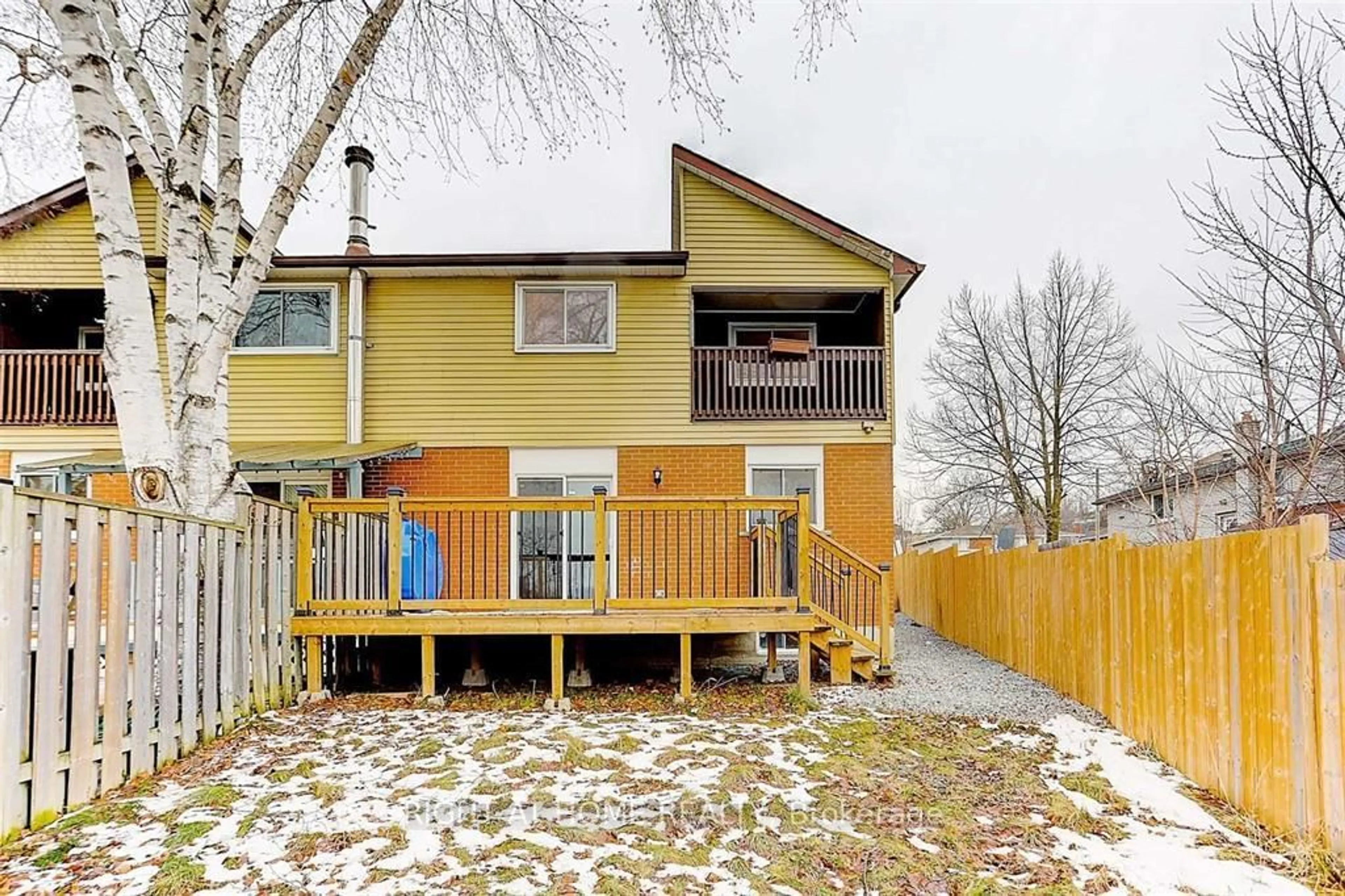 Patio, street for 187 Collings Ave, Bradford West Gwillimbury Ontario L3Z 1W2