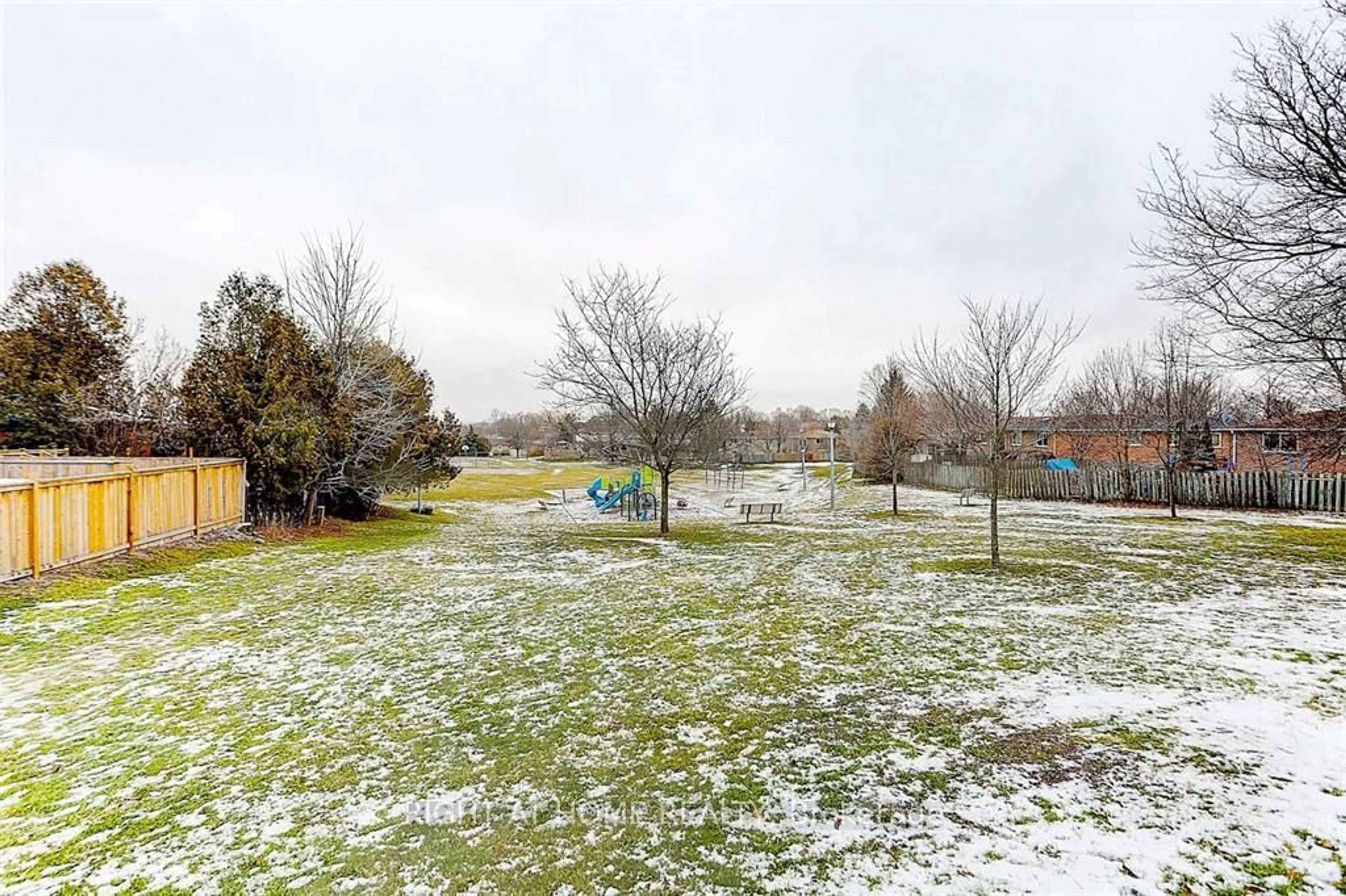 A pic from outside/outdoor area/front of a property/back of a property/a pic from drone, unknown for 187 Collings Ave, Bradford West Gwillimbury Ontario L3Z 1W2