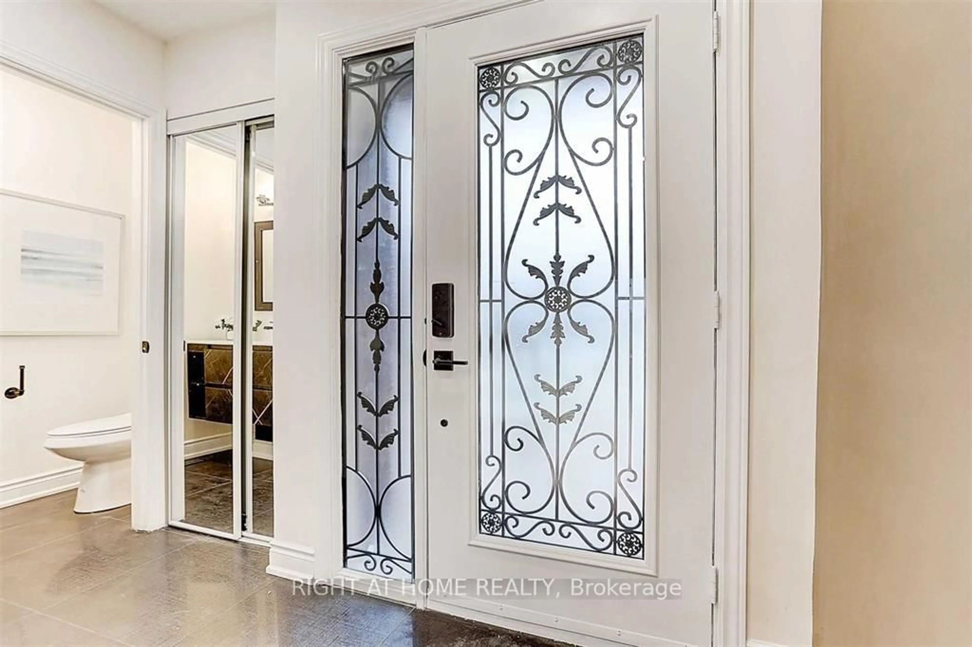 Indoor entryway for 187 Collings Ave, Bradford West Gwillimbury Ontario L3Z 1W2