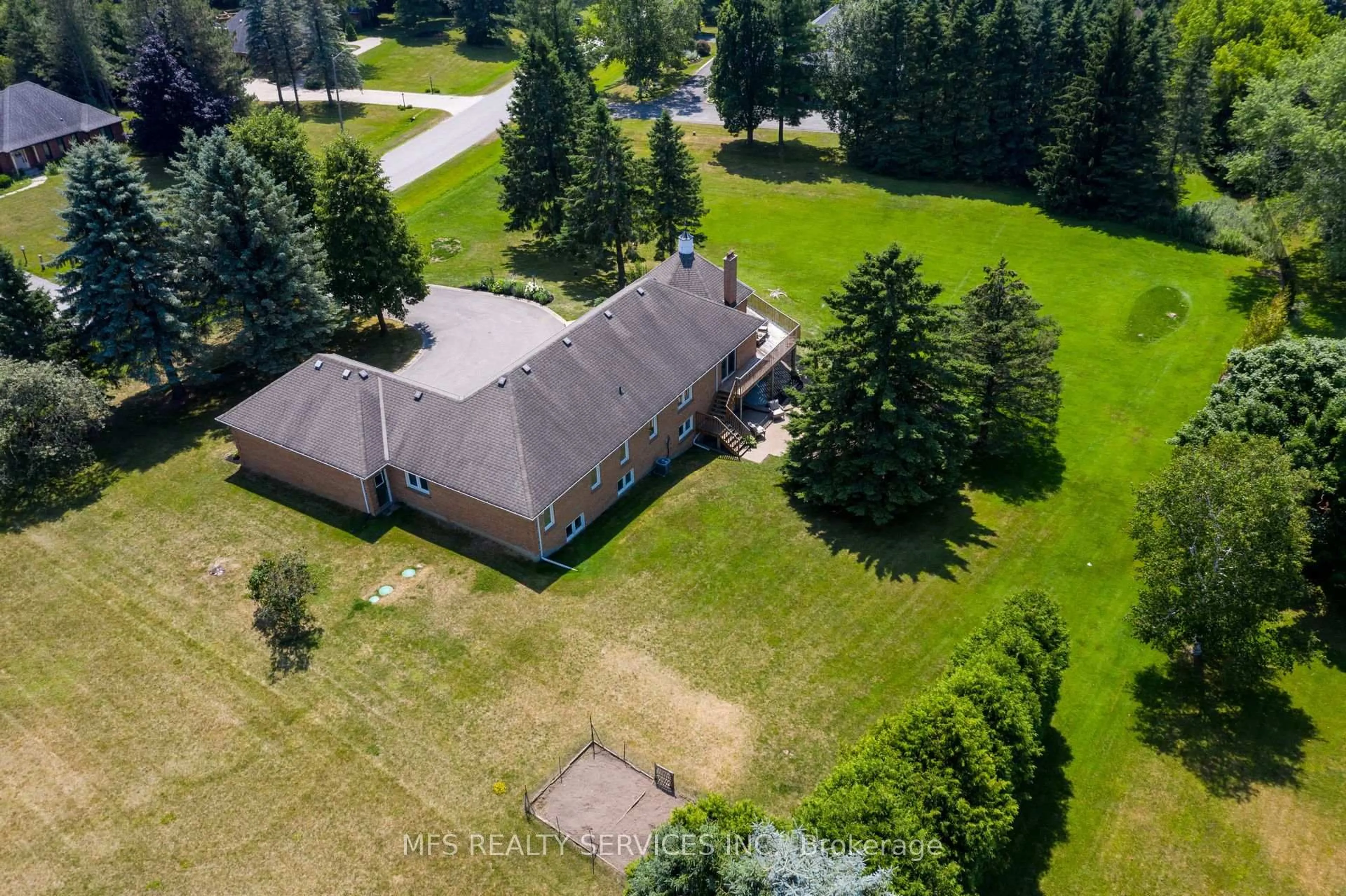 A pic from outside/outdoor area/front of a property/back of a property/a pic from drone, unknown for 8 Marilyn Ave, Whitchurch-Stouffville Ontario L0H 1G0