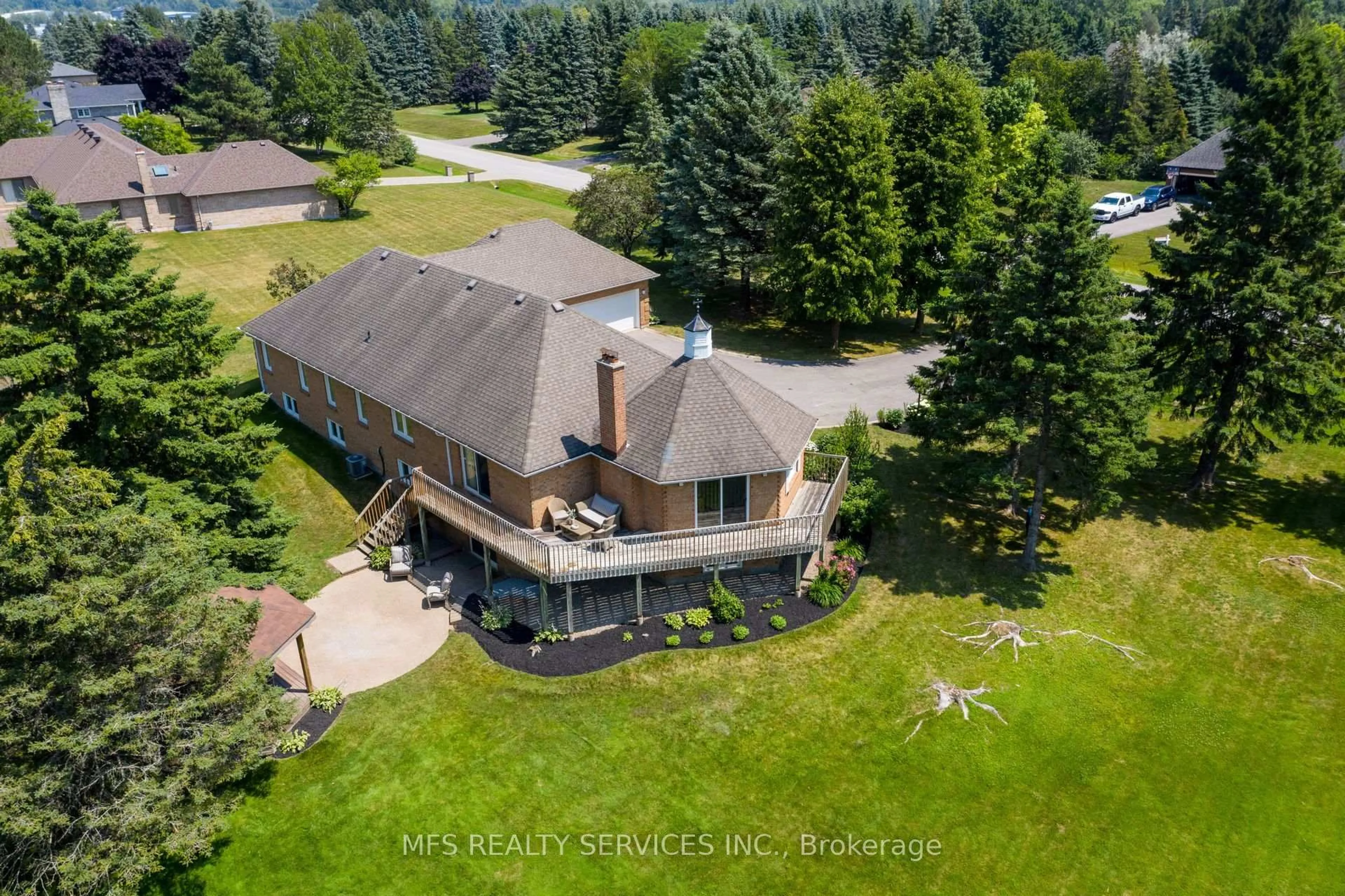A pic from outside/outdoor area/front of a property/back of a property/a pic from drone, water/lake/river/ocean view for 8 Marilyn Ave, Whitchurch-Stouffville Ontario L0H 1G0