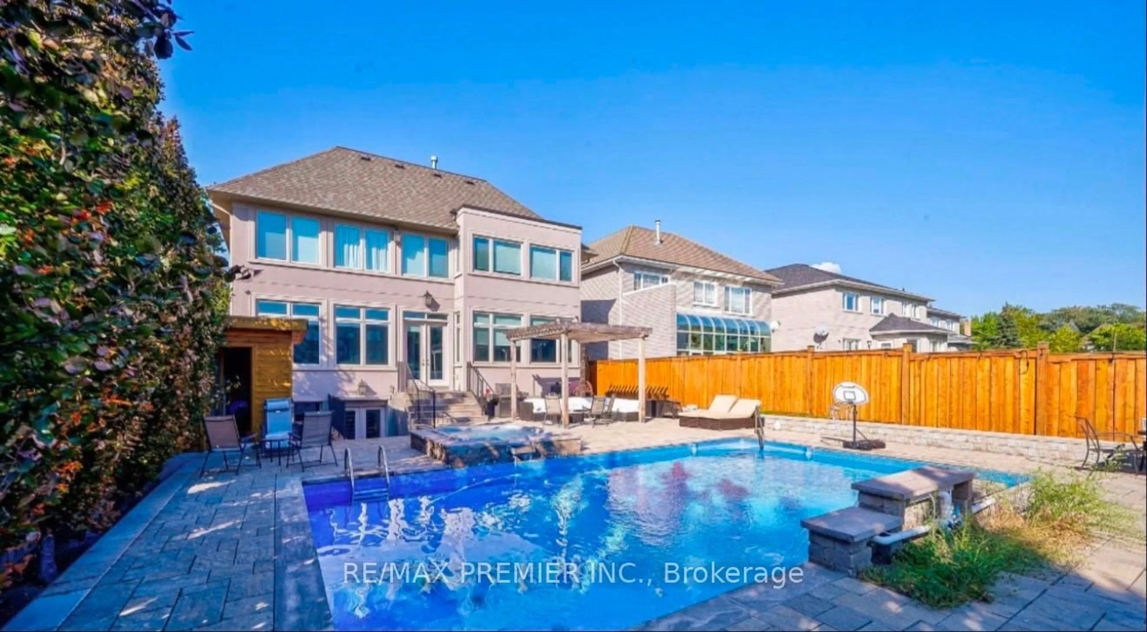Pool for 267 King High Dr, Vaughan Ontario L4J 3N3
