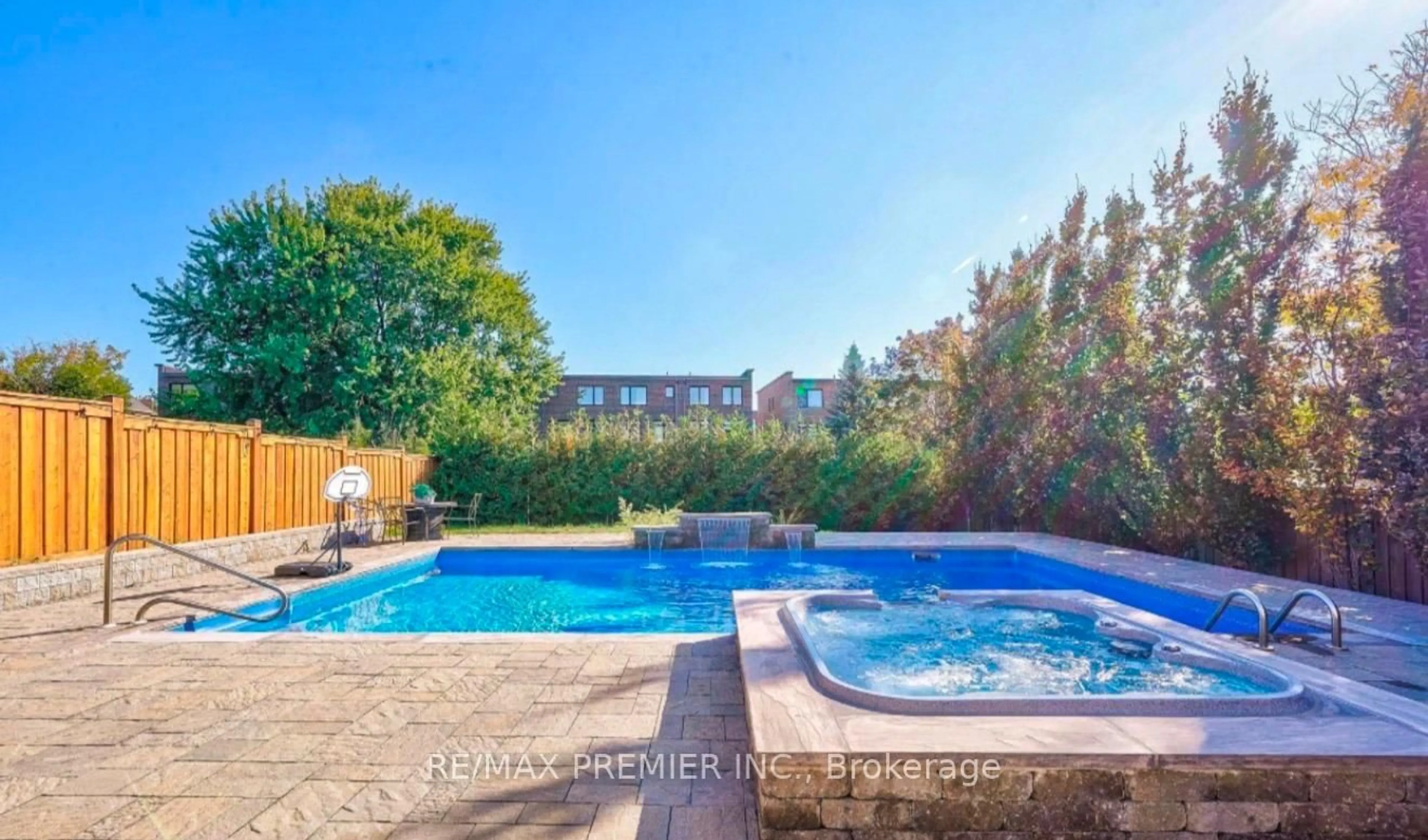 Pool for 267 King High Dr, Vaughan Ontario L4J 3N3