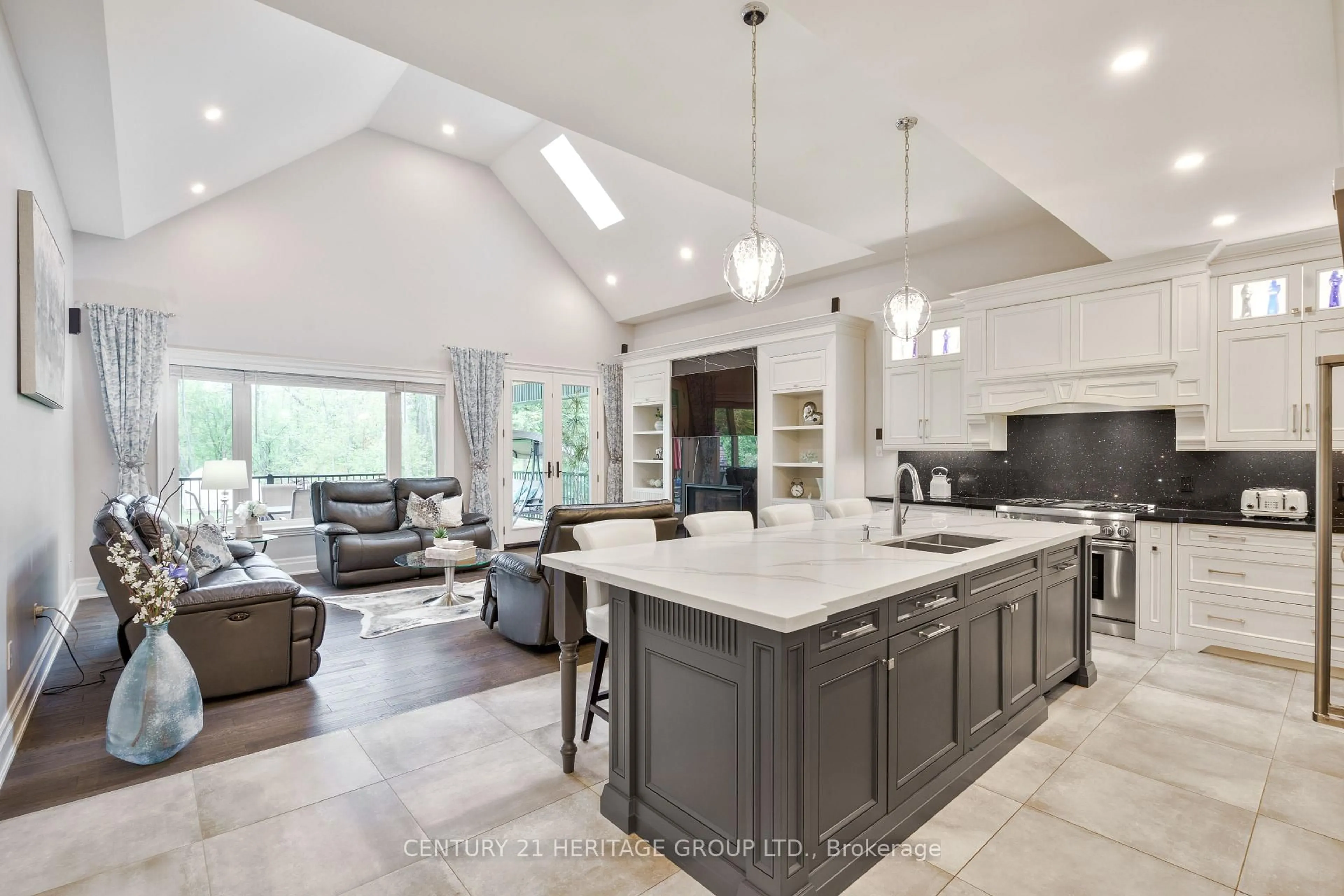 Open concept kitchen, ceramic/tile floor for 1894 Simcoe Blvd, Innisfil Ontario L9S 4N4