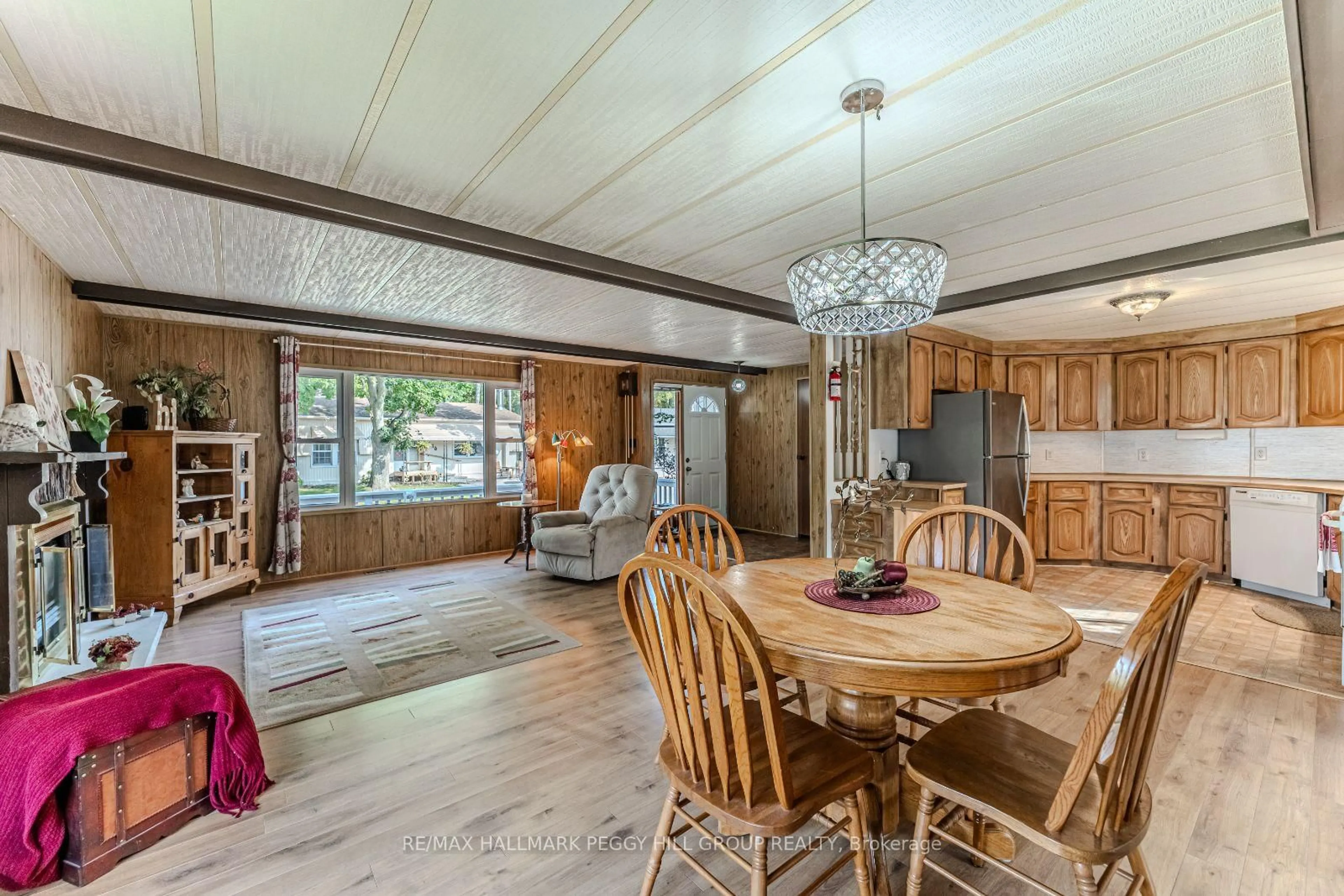 Dining room, wood/laminate floor for 15 Riverview Circ, Innisfil Ontario L9S 1M3