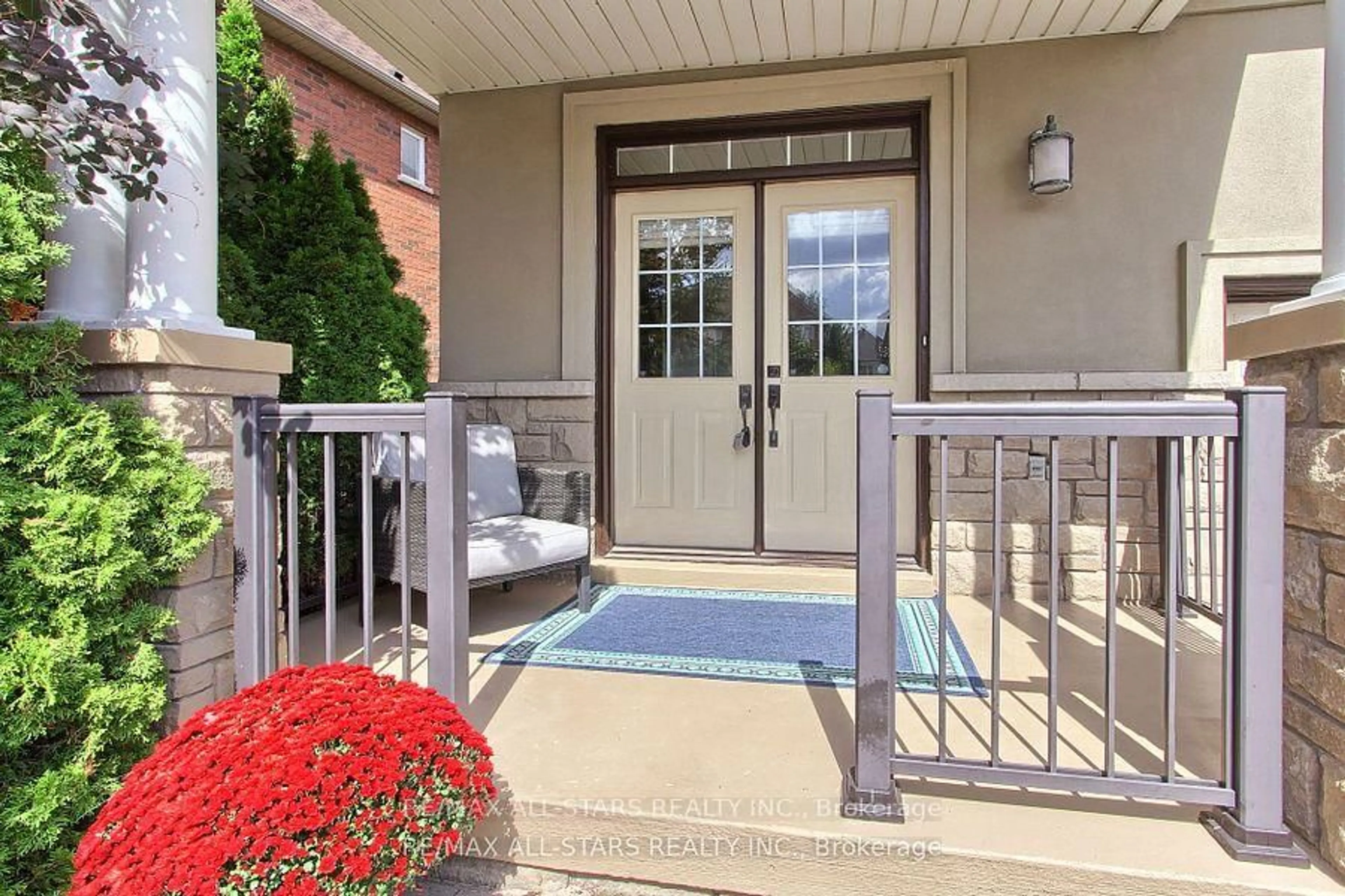 Indoor entryway for 16 James Ratcliff Ave, Whitchurch-Stouffville Ontario L4A 1P2