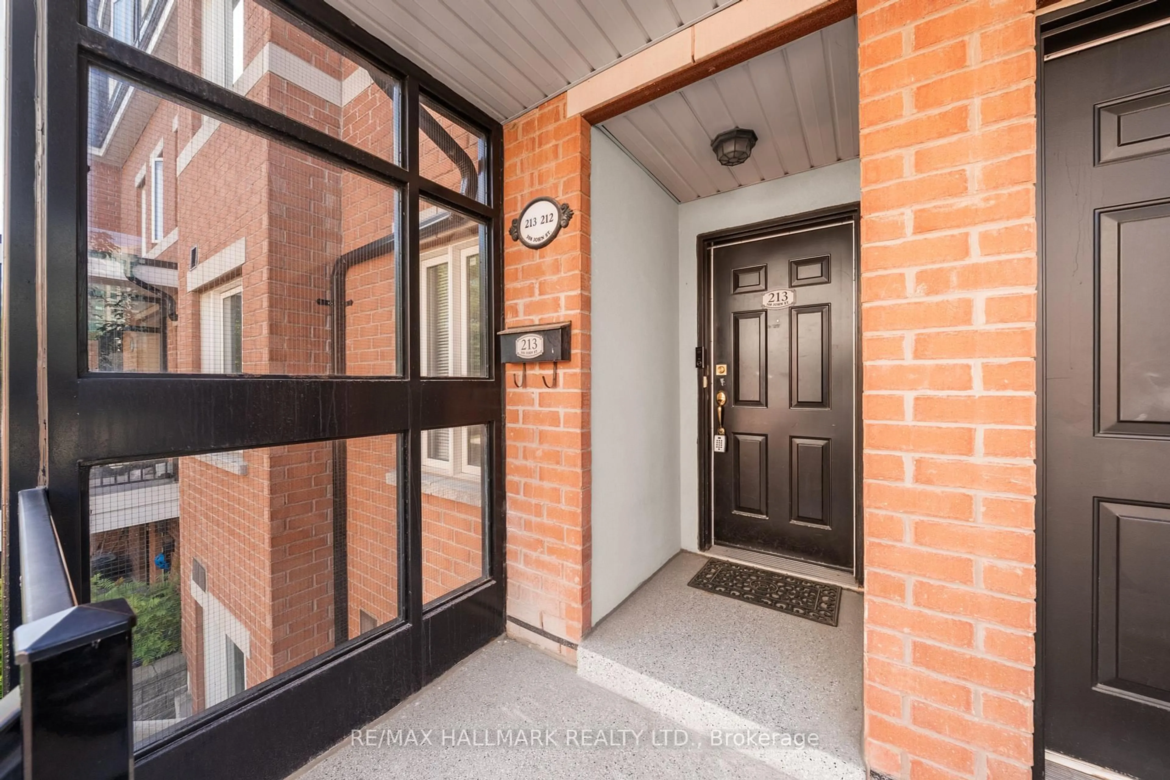 Indoor entryway for 308 John St #213, Markham Ontario L3T 0A7