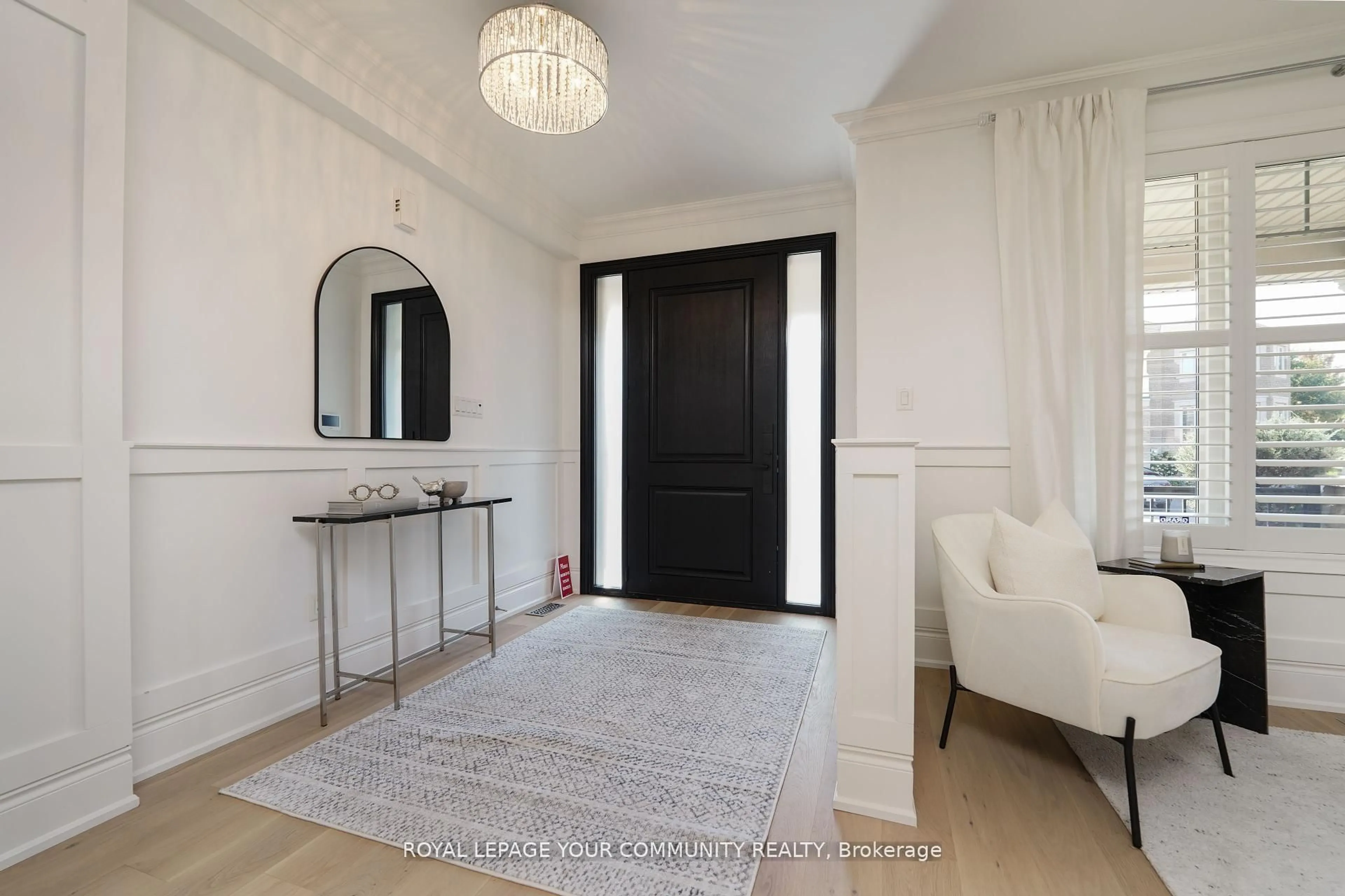 Indoor entryway for 4 Dairy Ave, Richmond Hill Ontario L4E 4X5
