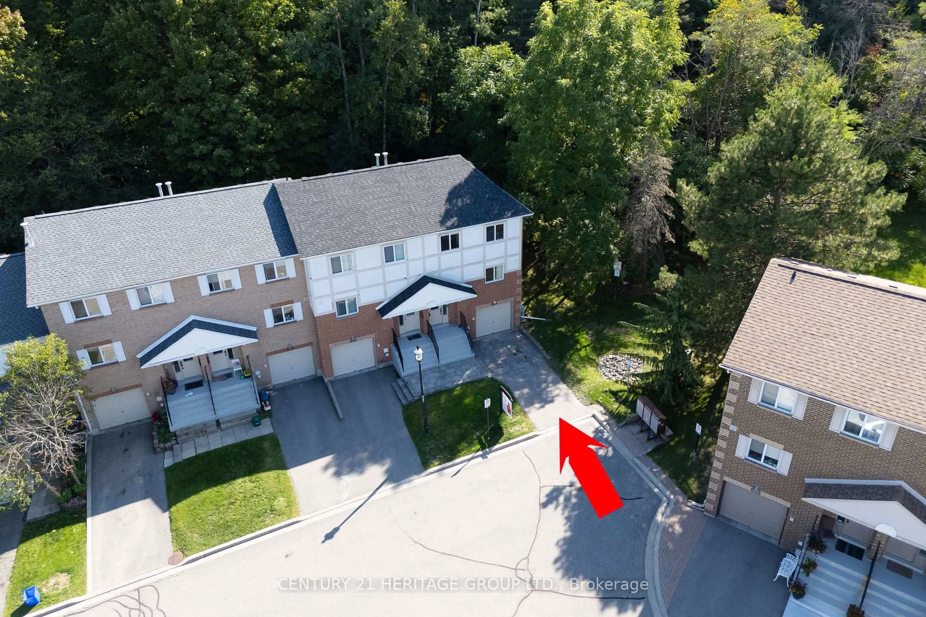 A pic from outside/outdoor area/front of a property/back of a property/a pic from drone, unknown for 654 Gibney Cres, Newmarket Ontario L3X 1Y1
