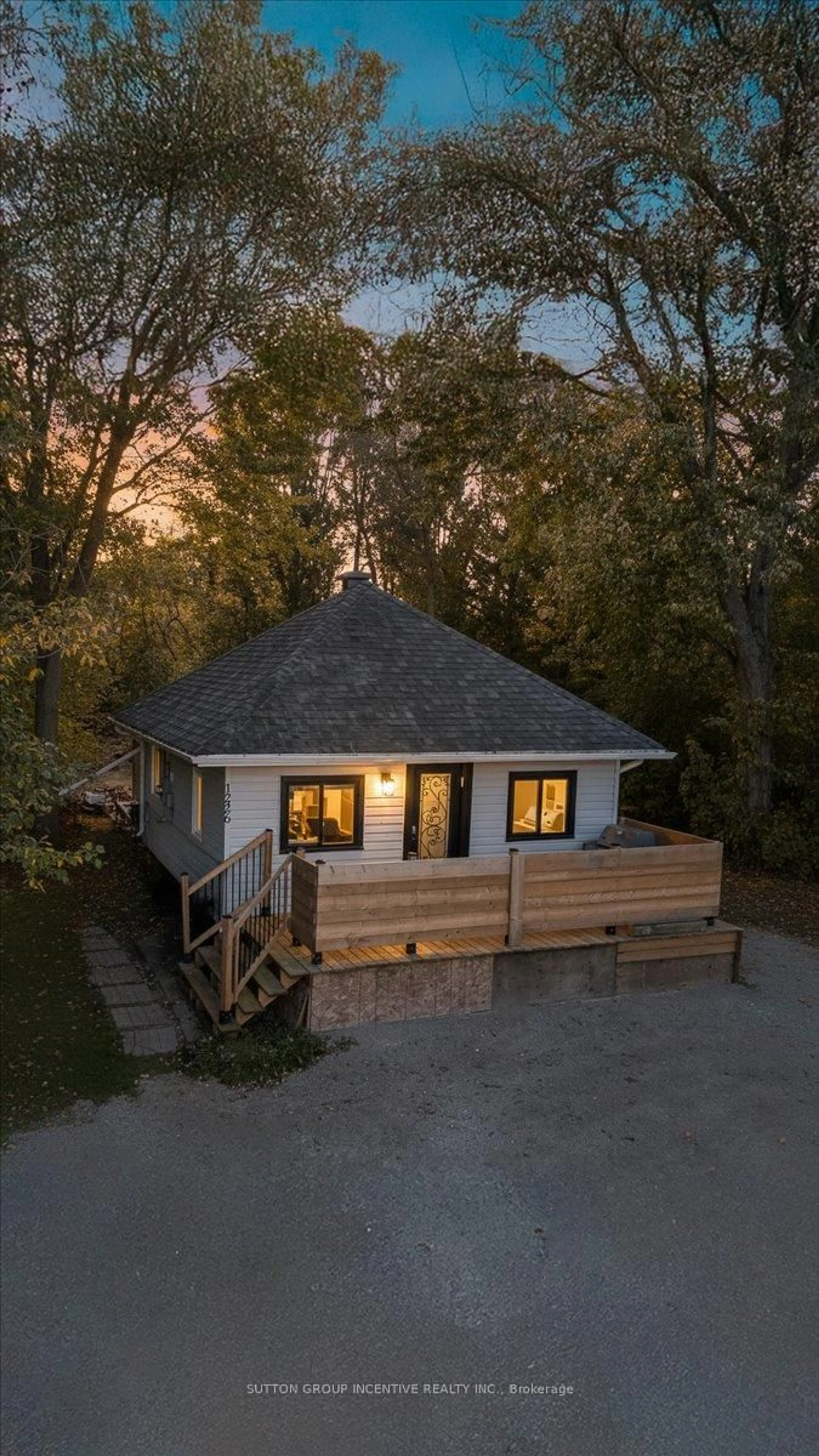 A pic from outside/outdoor area/front of a property/back of a property/a pic from drone, unknown for 1226 Maple Rd, Innisfil Ontario L0L 1C0
