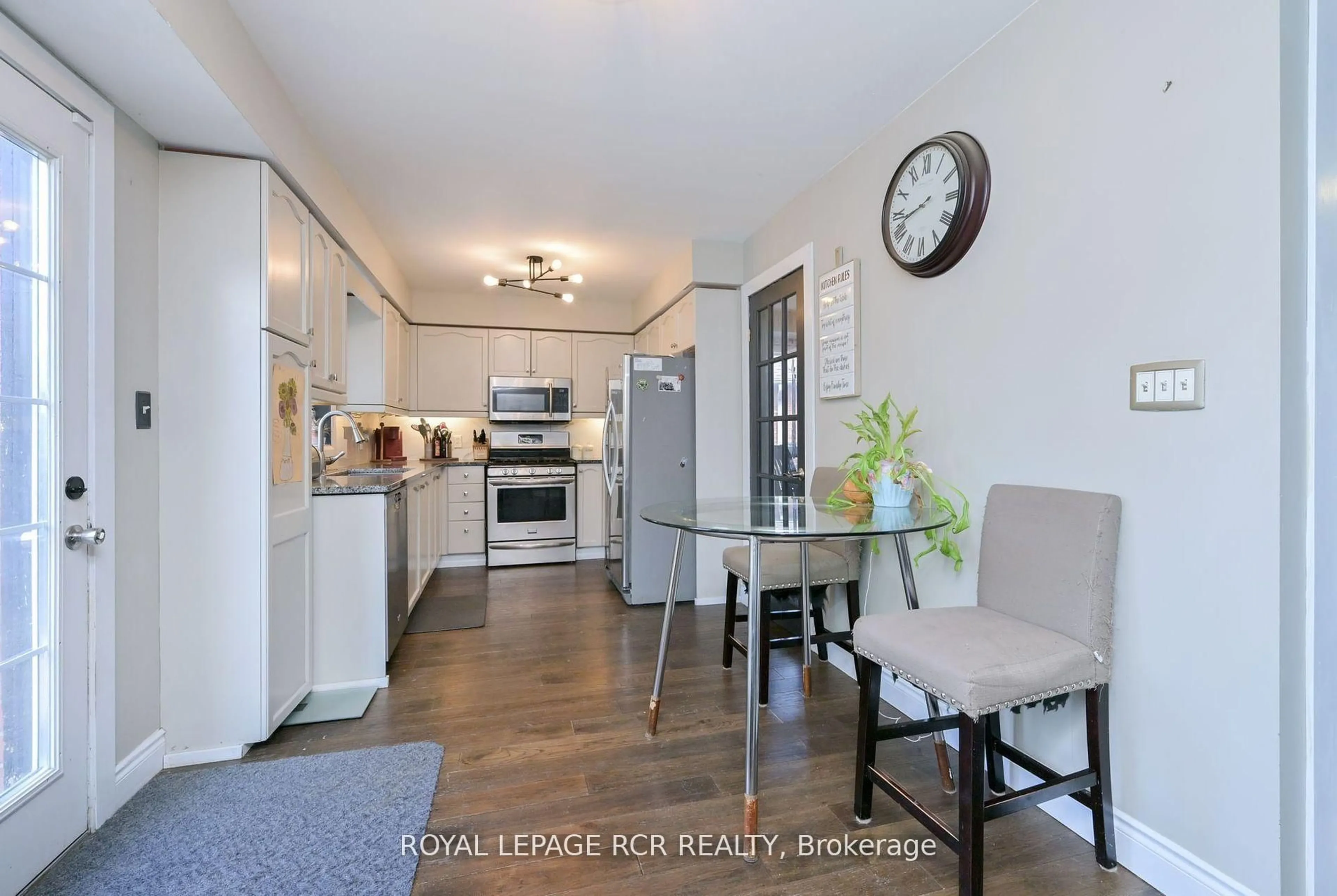 Open concept kitchen, wood/laminate floor for 22 Coburn Cres, New Tecumseth Ontario L0G 1A0