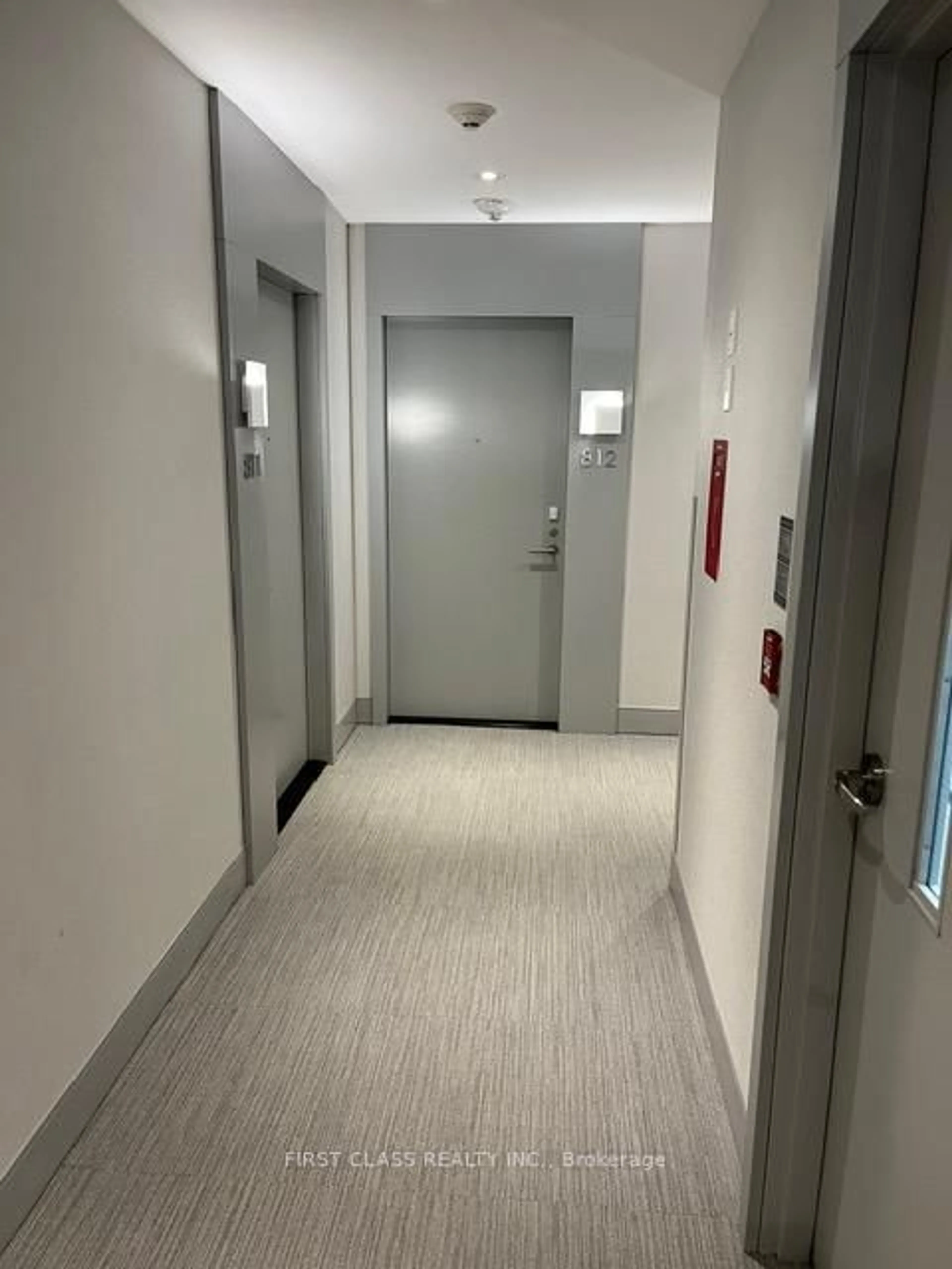 Indoor foyer for 396 HIGHWAY 7 #812, Richmond Hill Ontario L4B 0G7