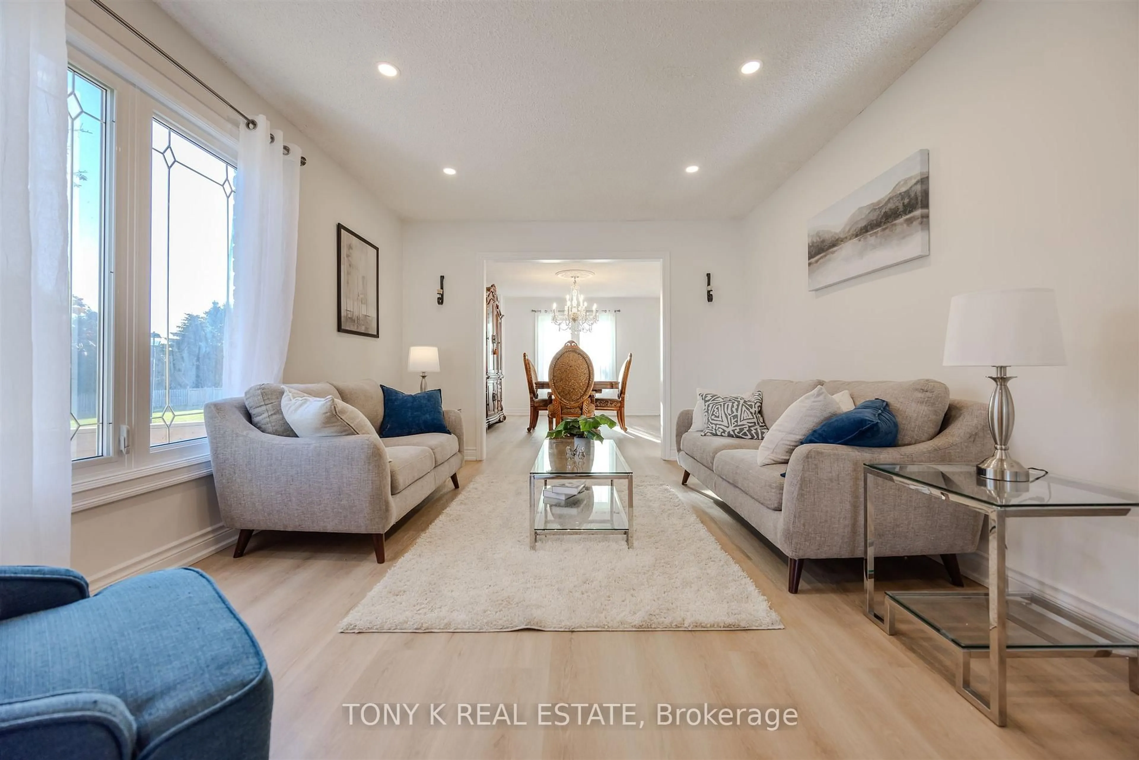 Living room with furniture, unknown for 250 Alex Doner Dr, Newmarket Ontario L3X 1A8