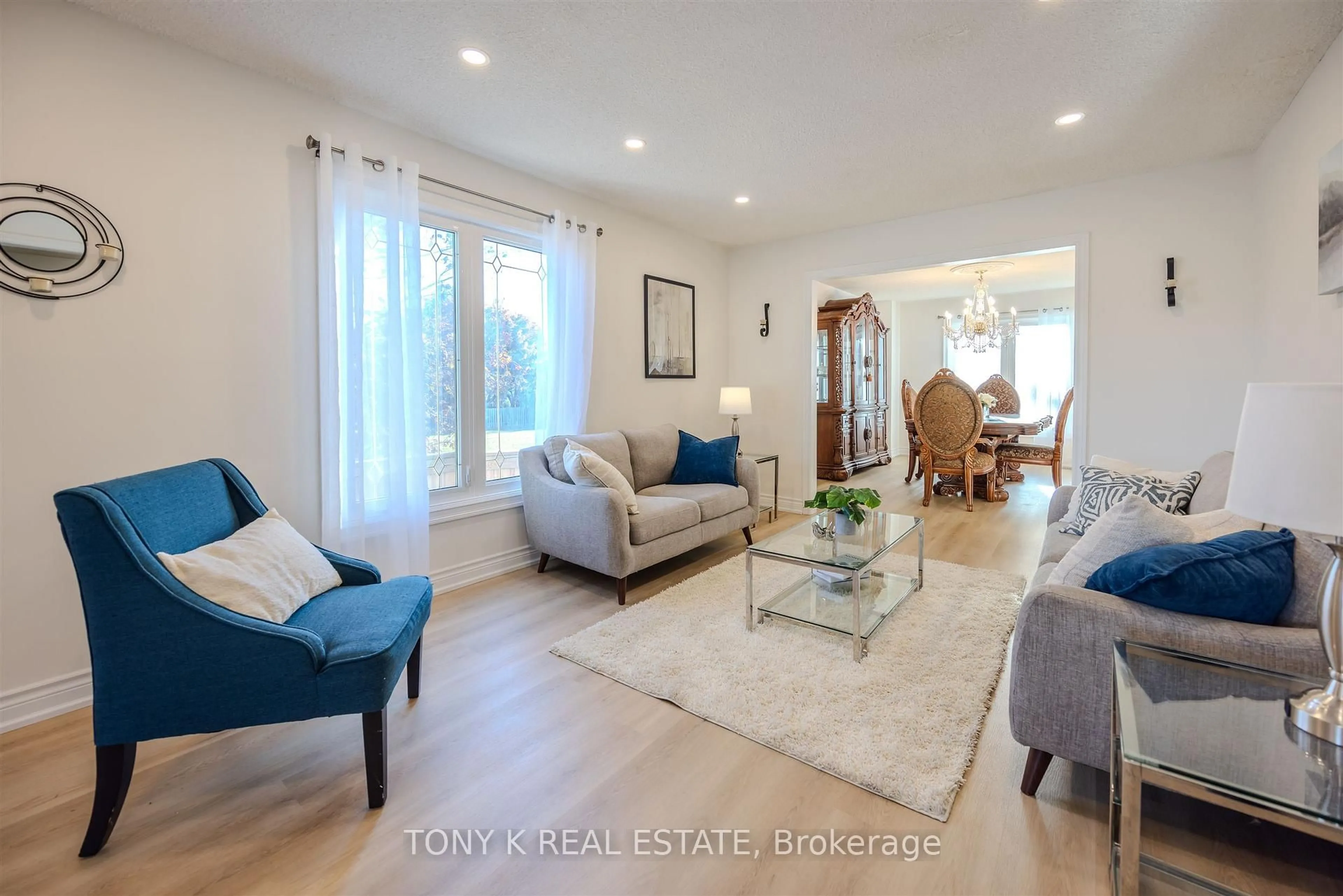 Living room with furniture, wood/laminate floor for 250 Alex Doner Dr, Newmarket Ontario L3X 1A8