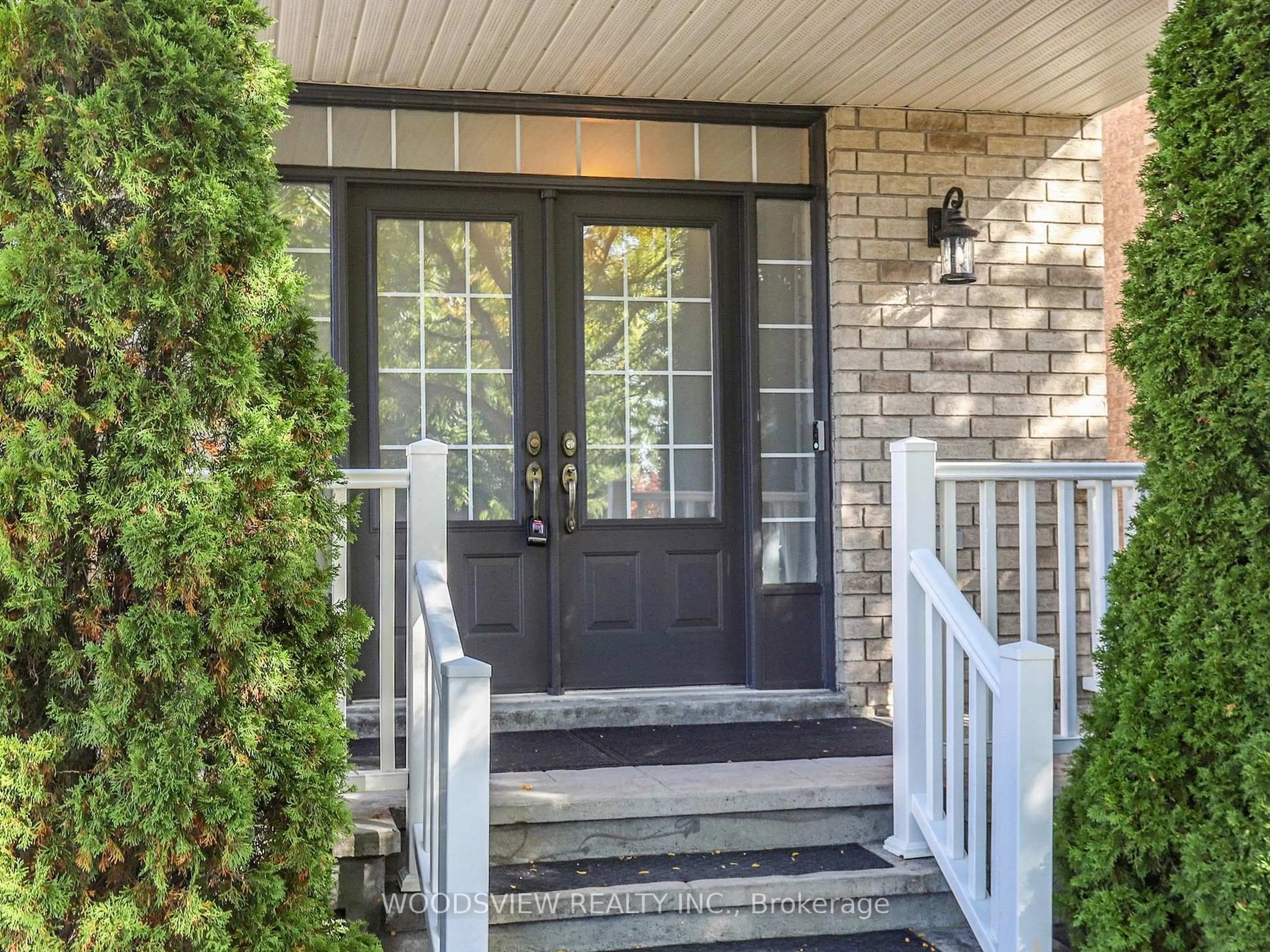 Indoor entryway for 26 Manley Ave, Whitchurch-Stouffville Ontario L4A 0C5