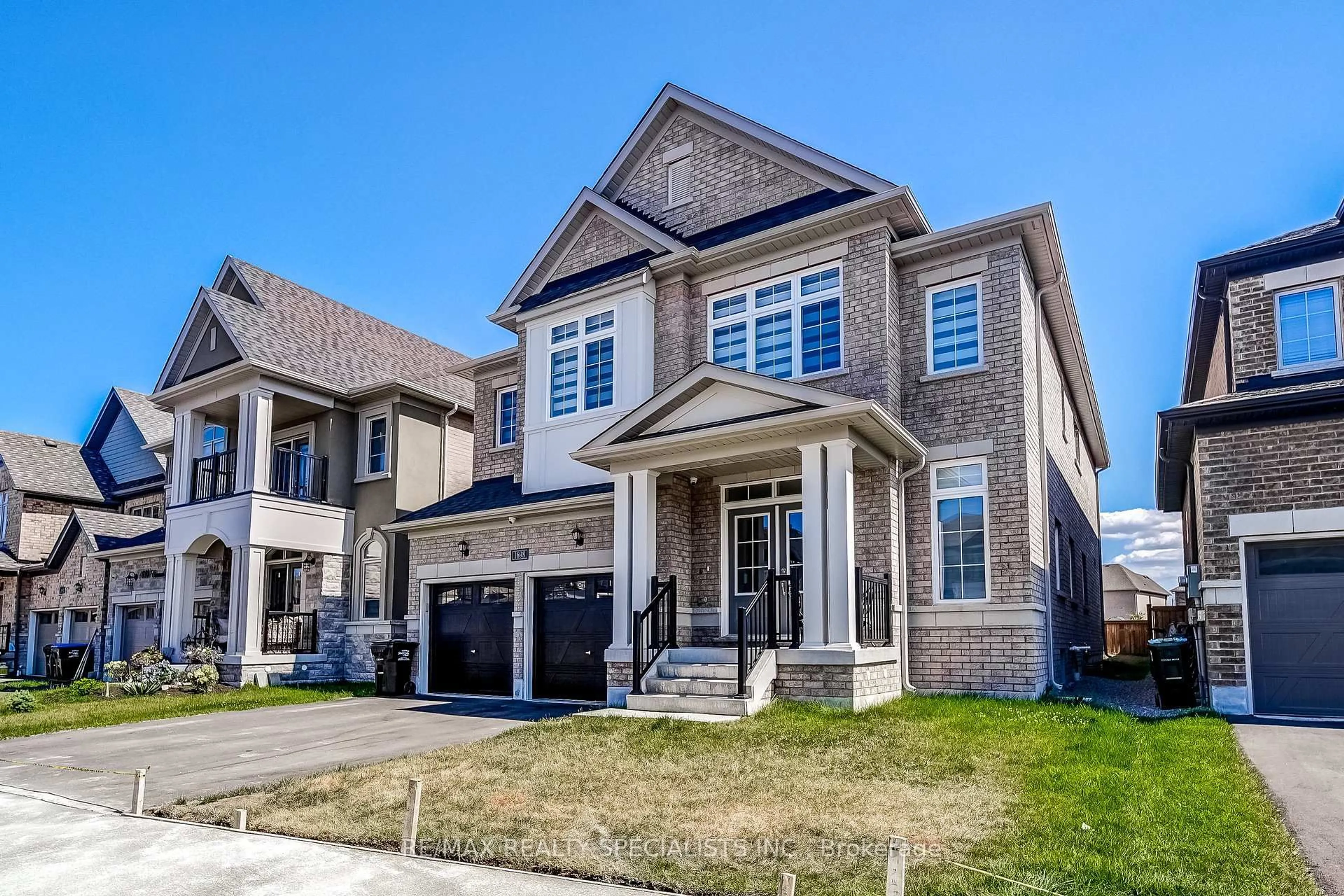 Home with brick exterior material, street for 1698 Corsal Crt, Innisfil Ontario L9S 0P9