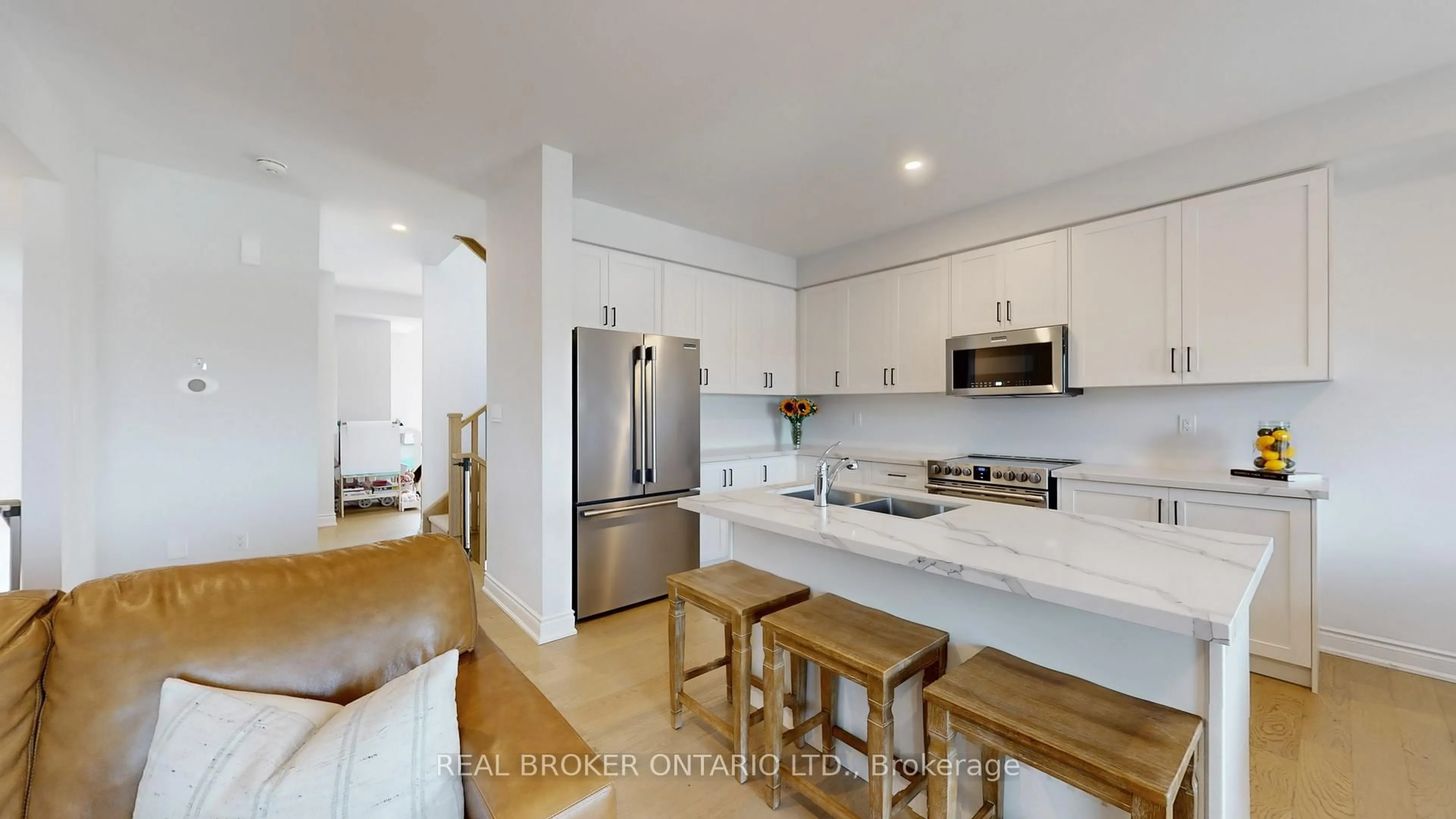 Open concept kitchen, unknown for 2 Alan Williams Tr, Uxbridge Ontario L9P 0R5