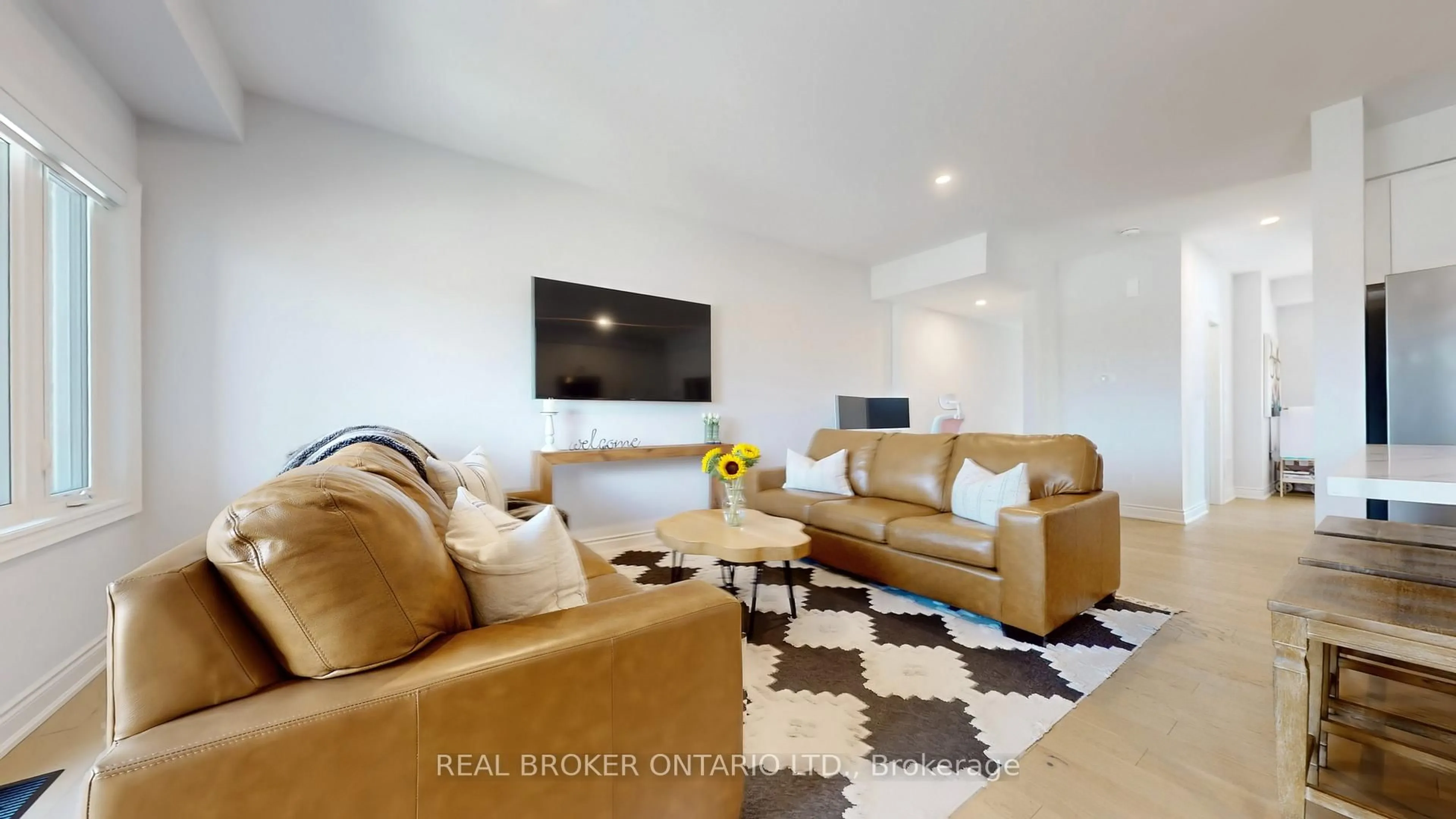 Living room with furniture, unknown for 2 Alan Williams Tr, Uxbridge Ontario L9P 0R5