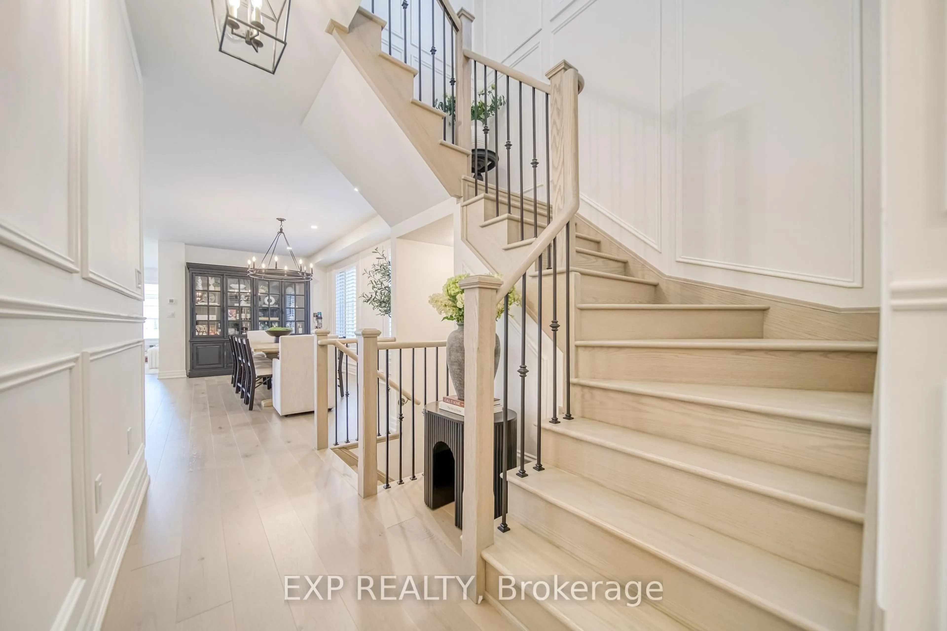 Indoor entryway for 42 Meadow Vista Cres, East Gwillimbury Ontario L9N 0T4