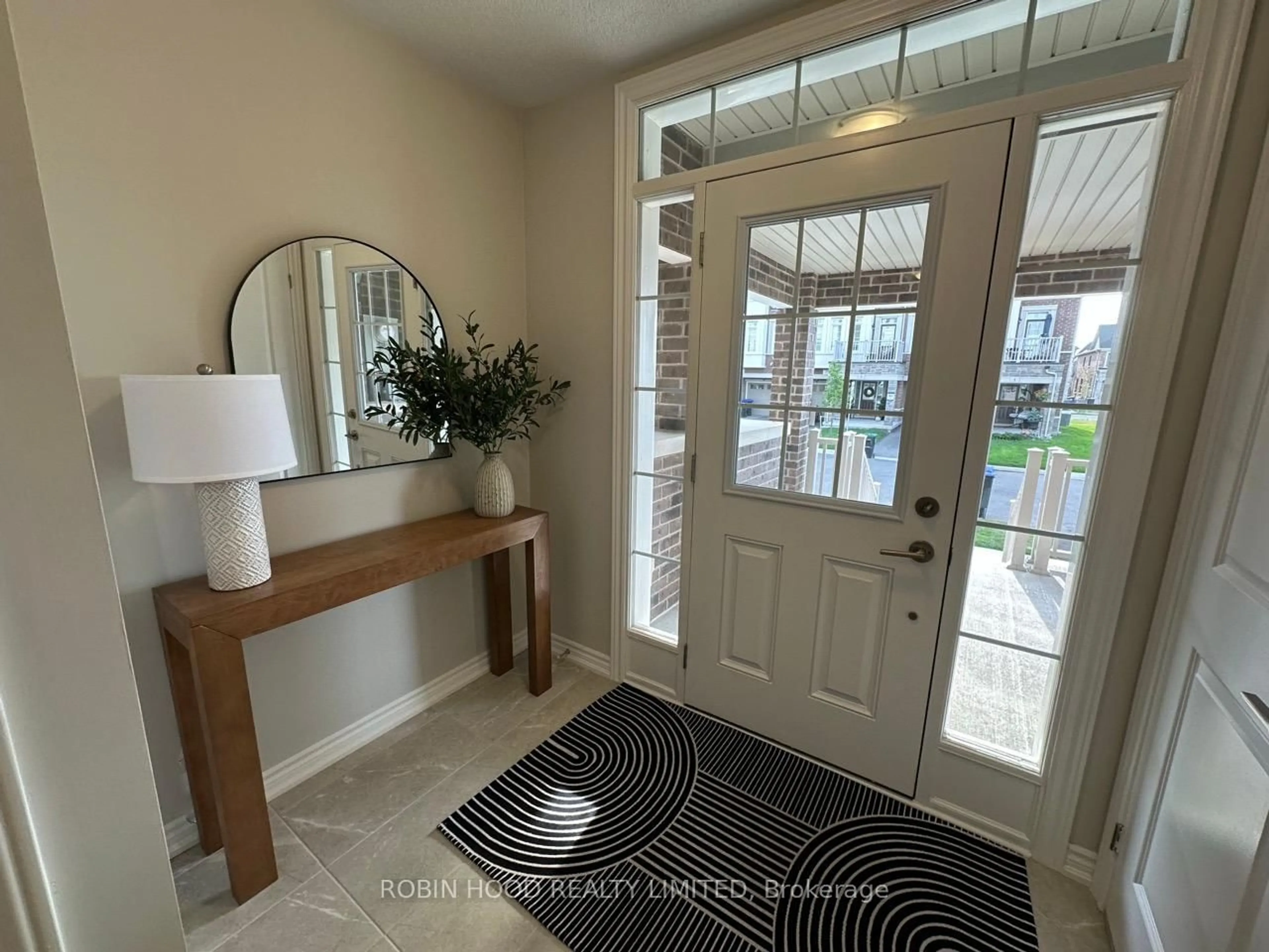 Indoor entryway for 6 Mel Irving Dr, Bradford West Gwillimbury Ontario L3Z 4P2