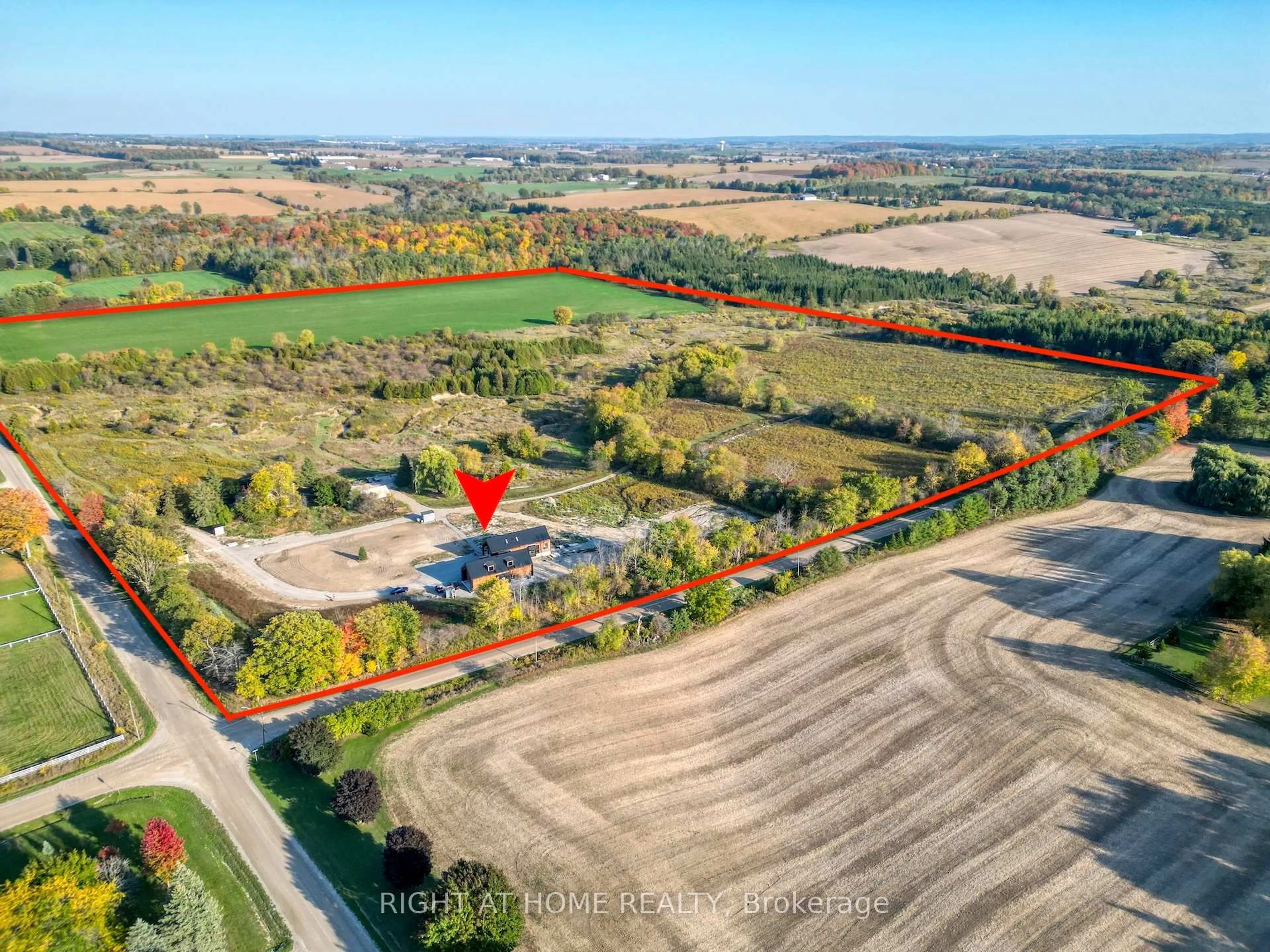 A pic from outside/outdoor area/front of a property/back of a property/a pic from drone, unknown for 4829 10th Line, New Tecumseth Ontario L0G 1A0
