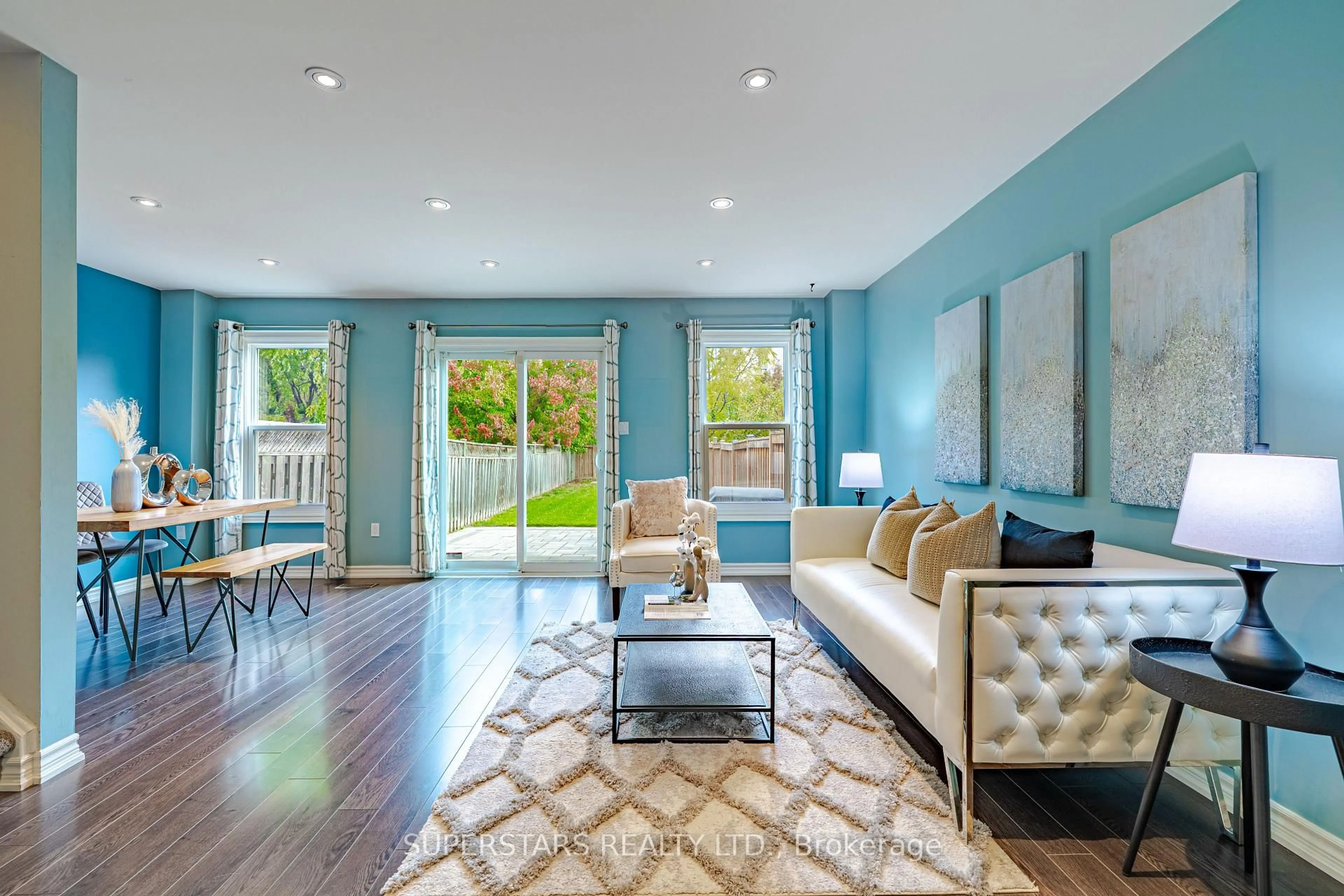 Living room with furniture, unknown for 7 Steepleview Cres, Richmond Hill Ontario L4C 9R1