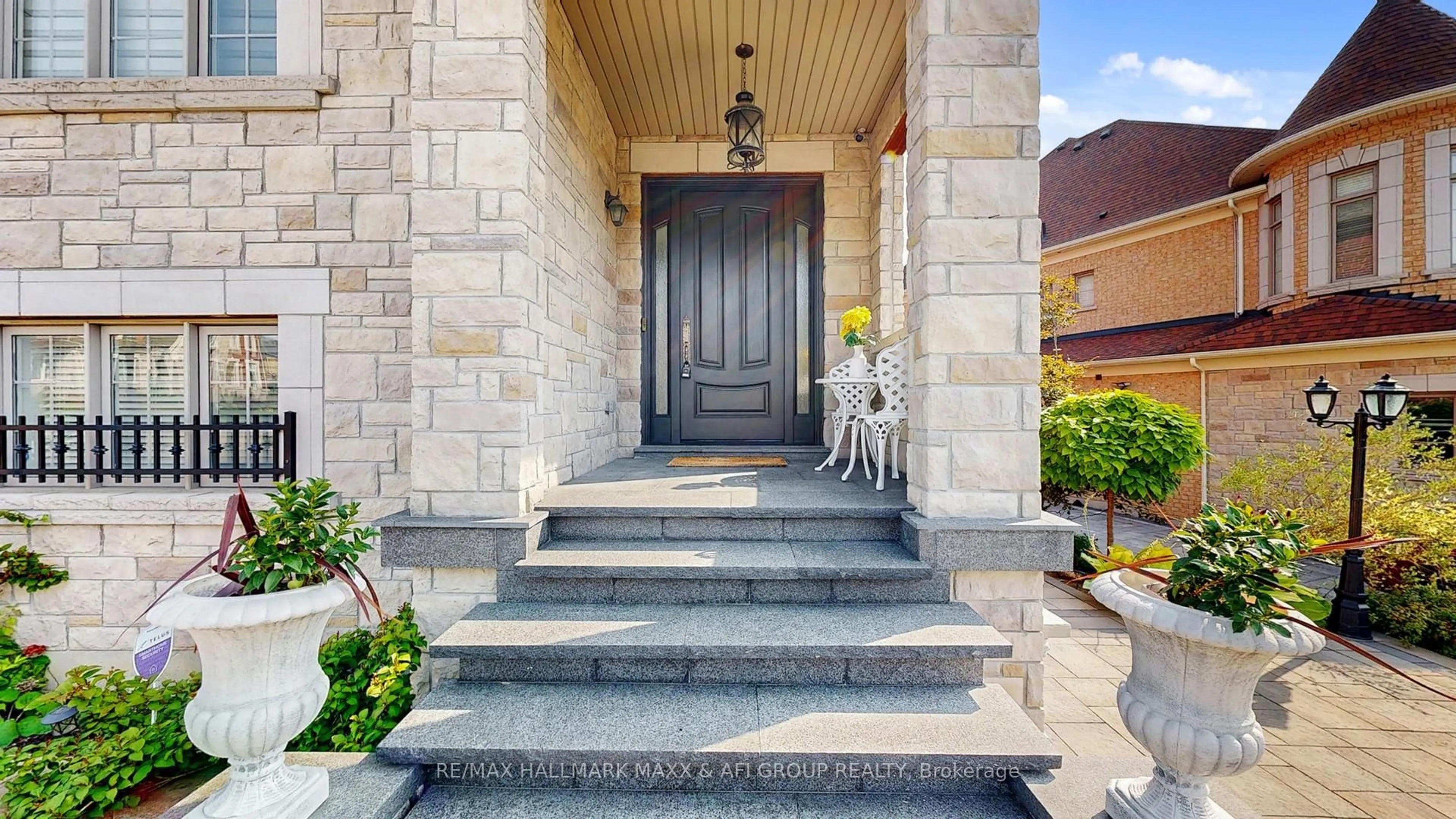 Indoor entryway for 109 Farrell Rd, Vaughan Ontario L6A 4W7
