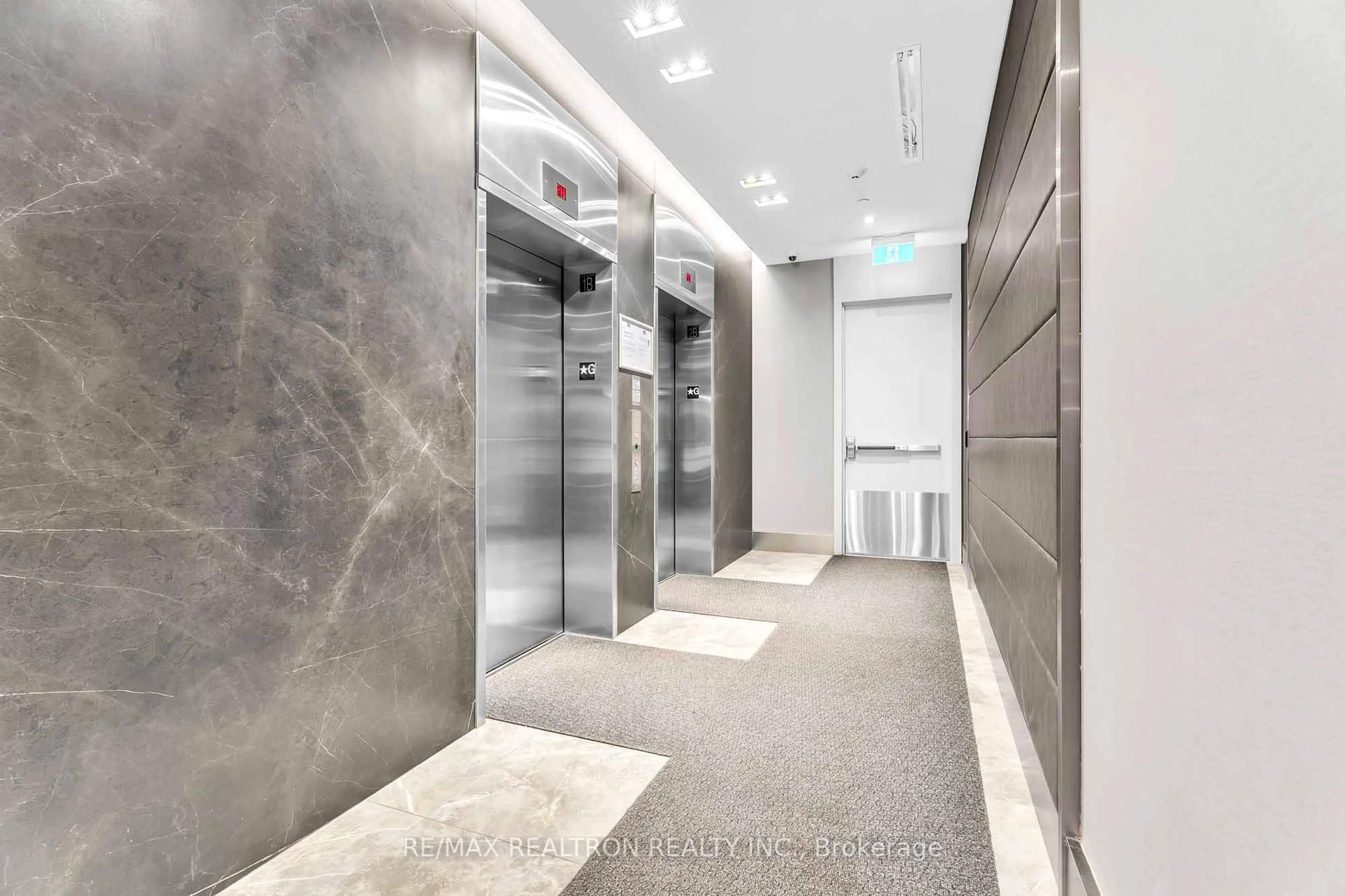 Indoor foyer for 398 Highway 7 #1503, Richmond Hill Ontario L4B 0G6