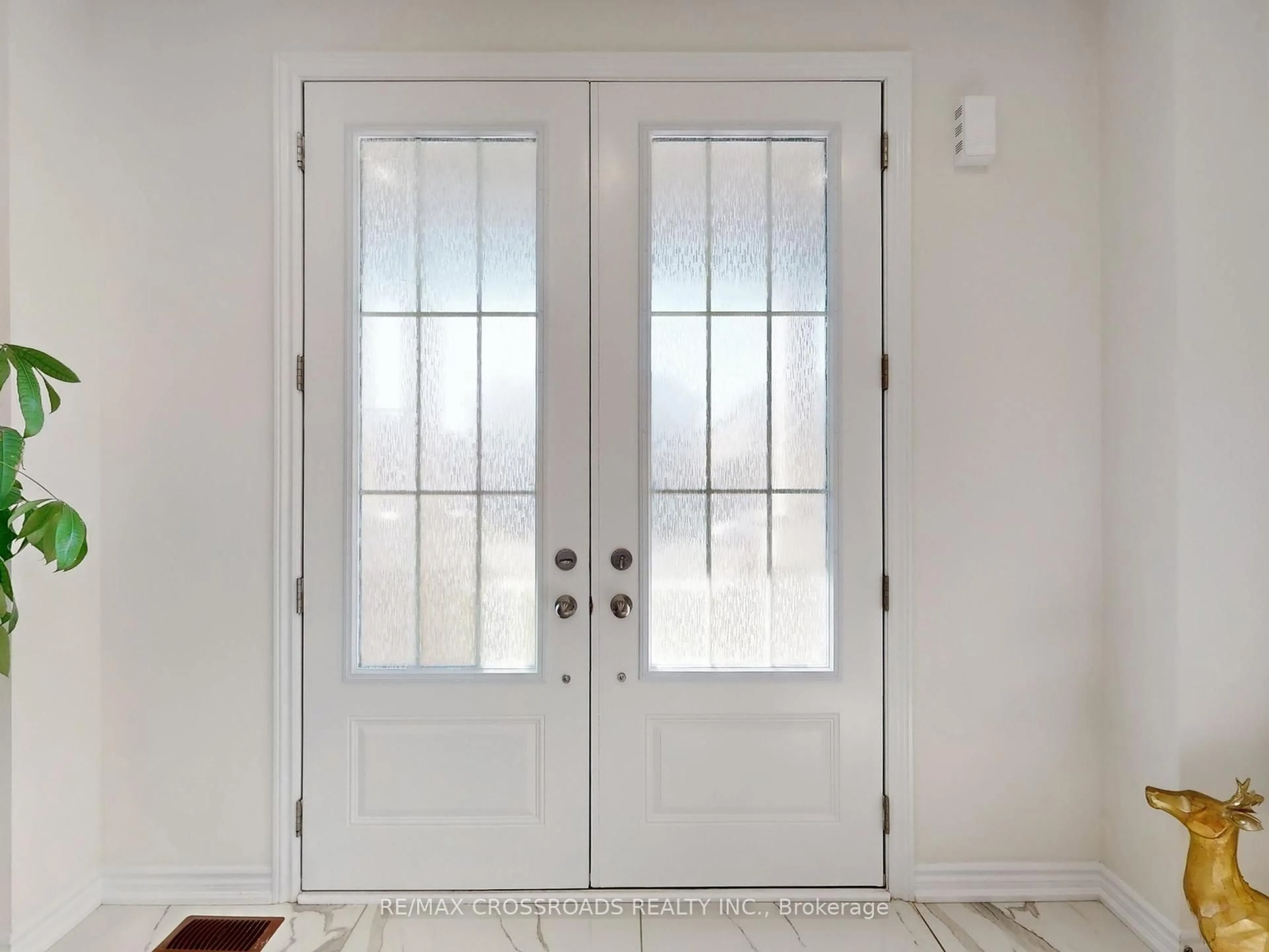 Indoor entryway for 62 Kentledge Ave, East Gwillimbury Ontario L9N 0V9