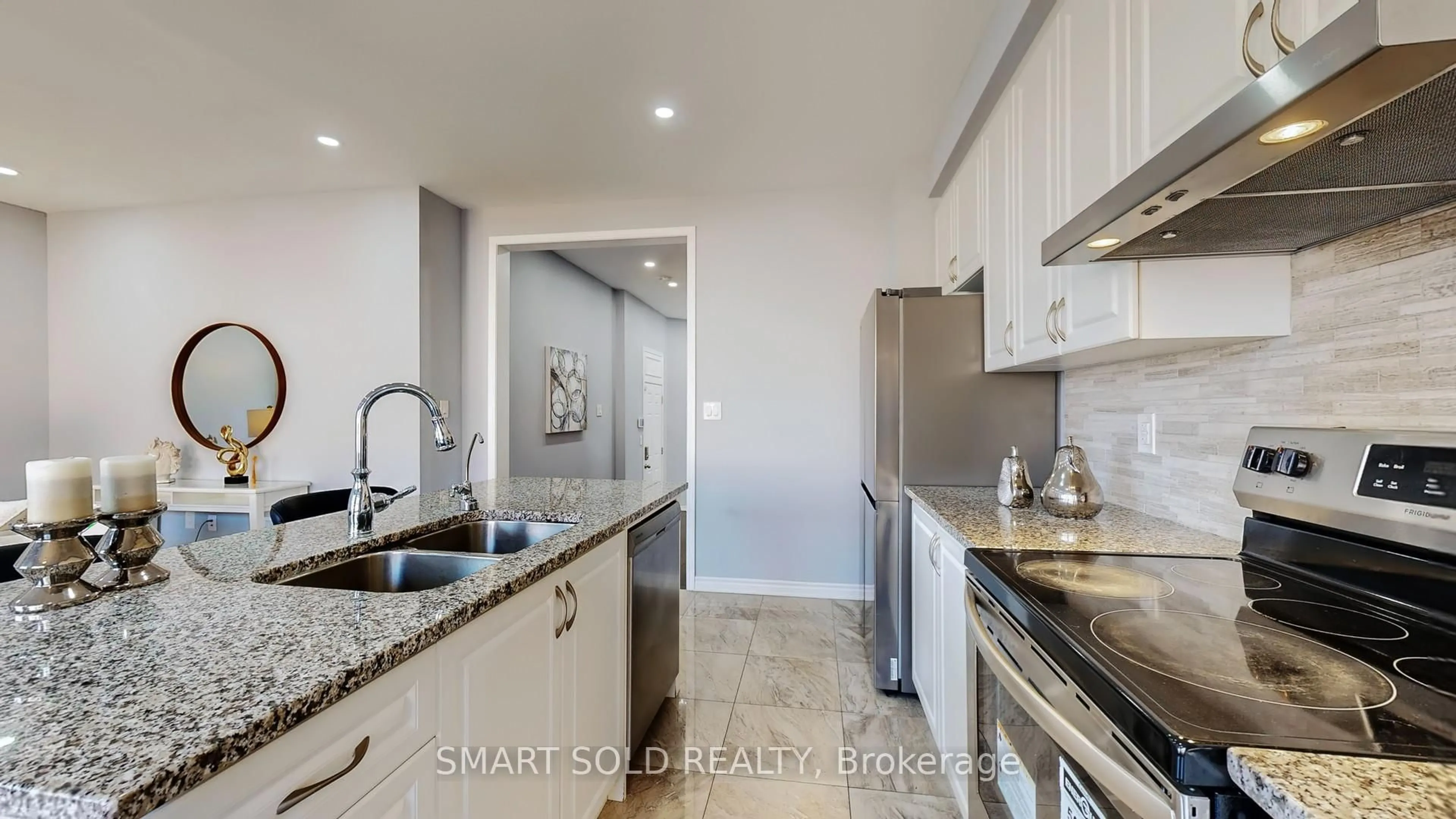 Standard kitchen, ceramic/tile floor for 8 Casely Ave, Richmond Hill Ontario L4S 0J8