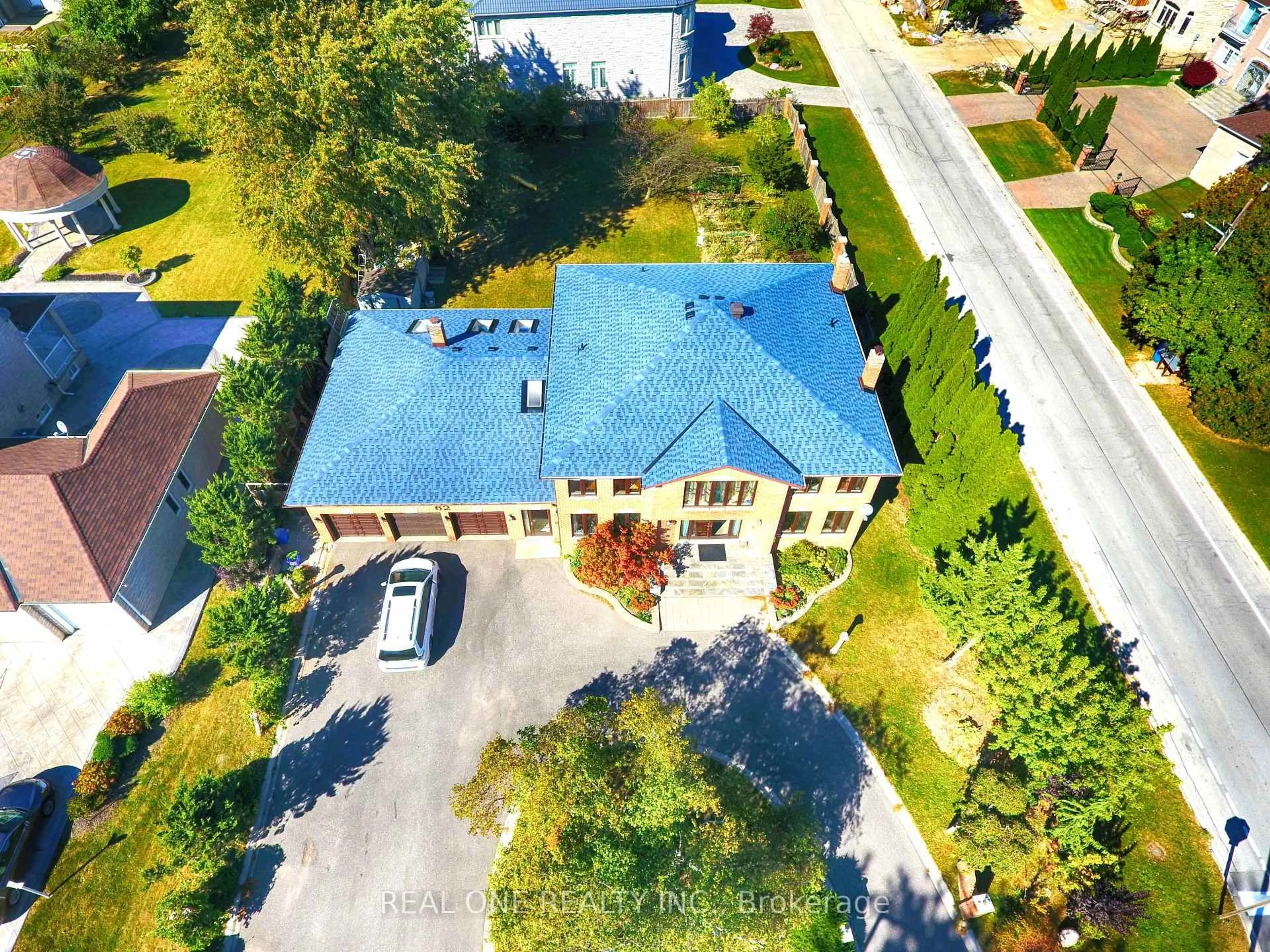 A pic from outside/outdoor area/front of a property/back of a property/a pic from drone, street for 62 Lee Ave, Markham Ontario L3R 8G4
