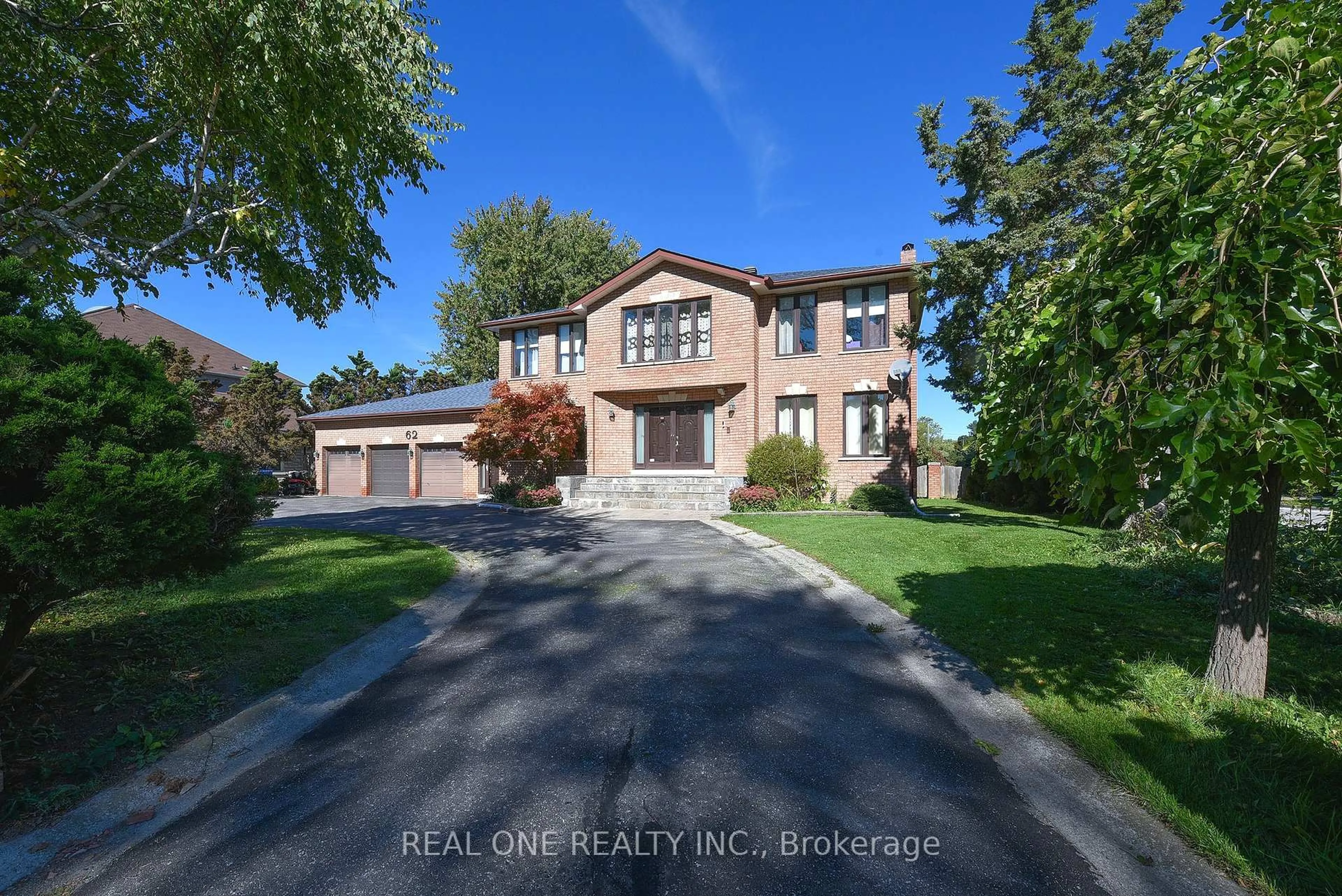 A pic from outside/outdoor area/front of a property/back of a property/a pic from drone, street for 62 Lee Ave, Markham Ontario L3R 8G4