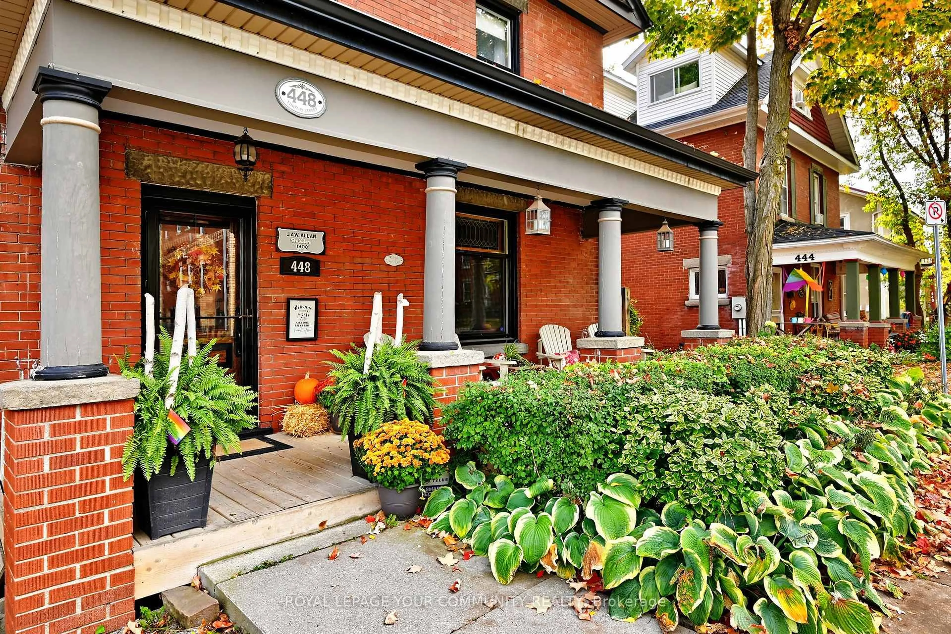 Patio, street for 448 Timothy St, Newmarket Ontario L3Y 1P8