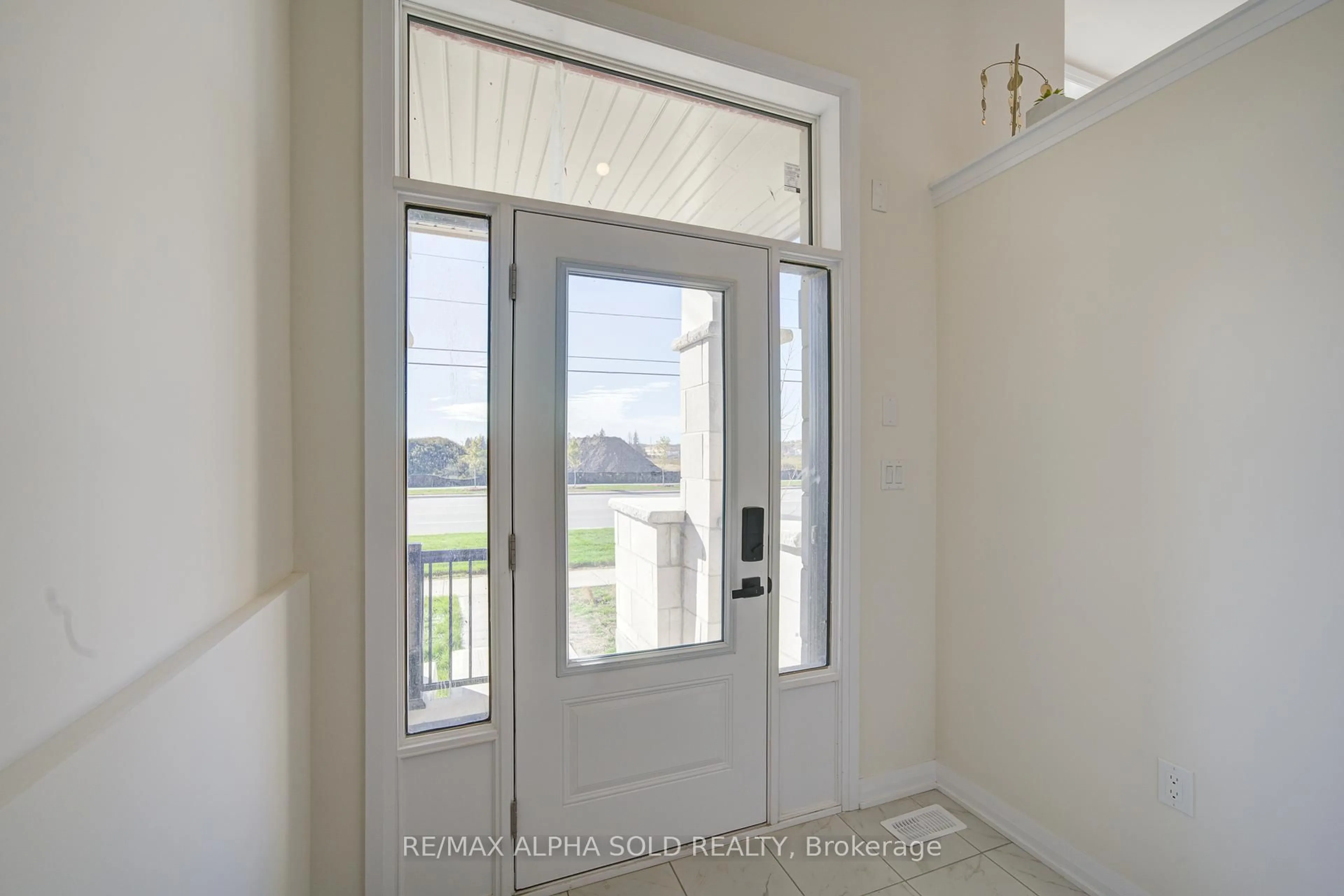 Indoor entryway for 11415 LESLIE St, Richmond Hill Ontario L4S 0N7