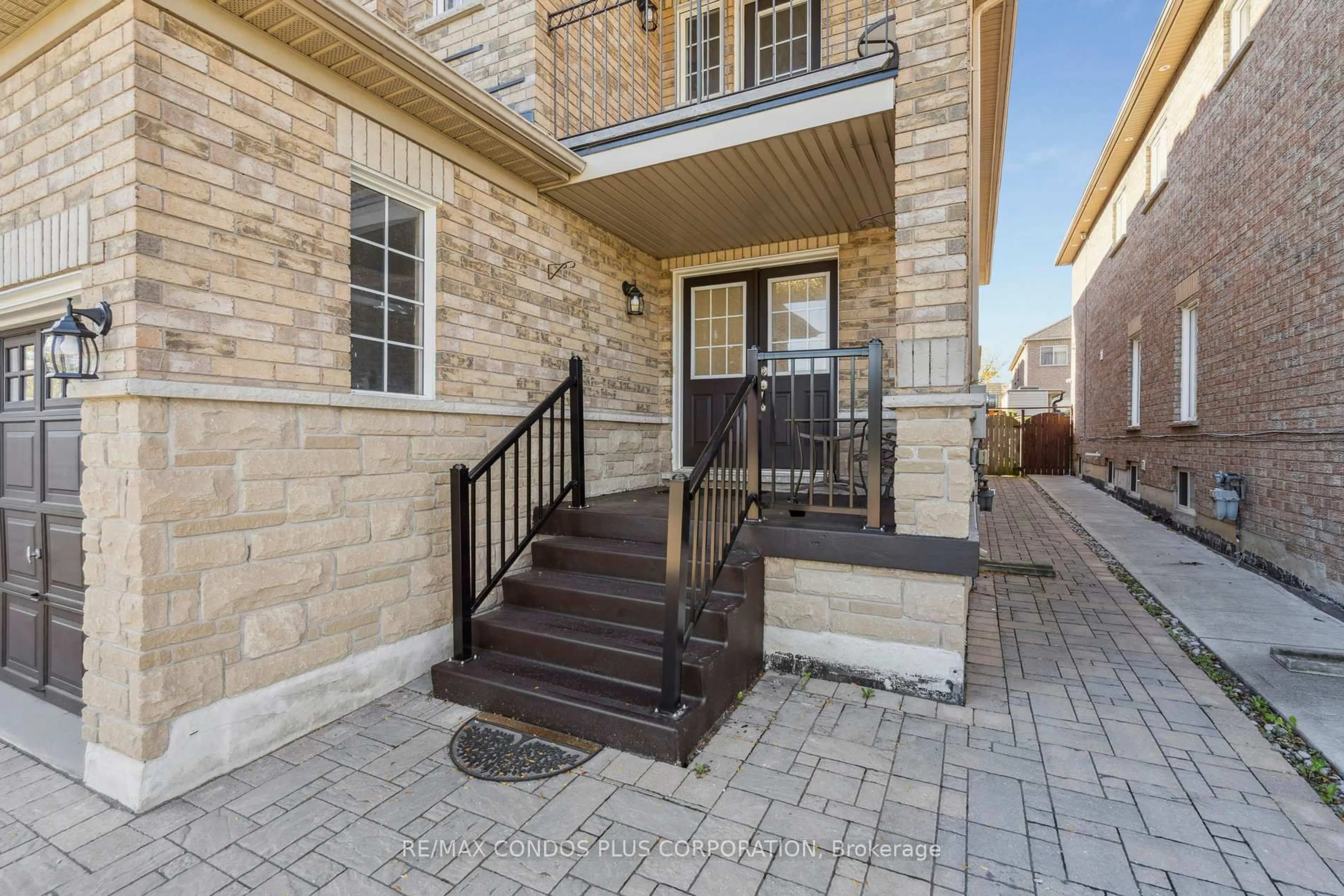 Patio, street for 289 Deepsprings Cres, Vaughan Ontario L6A 3L6