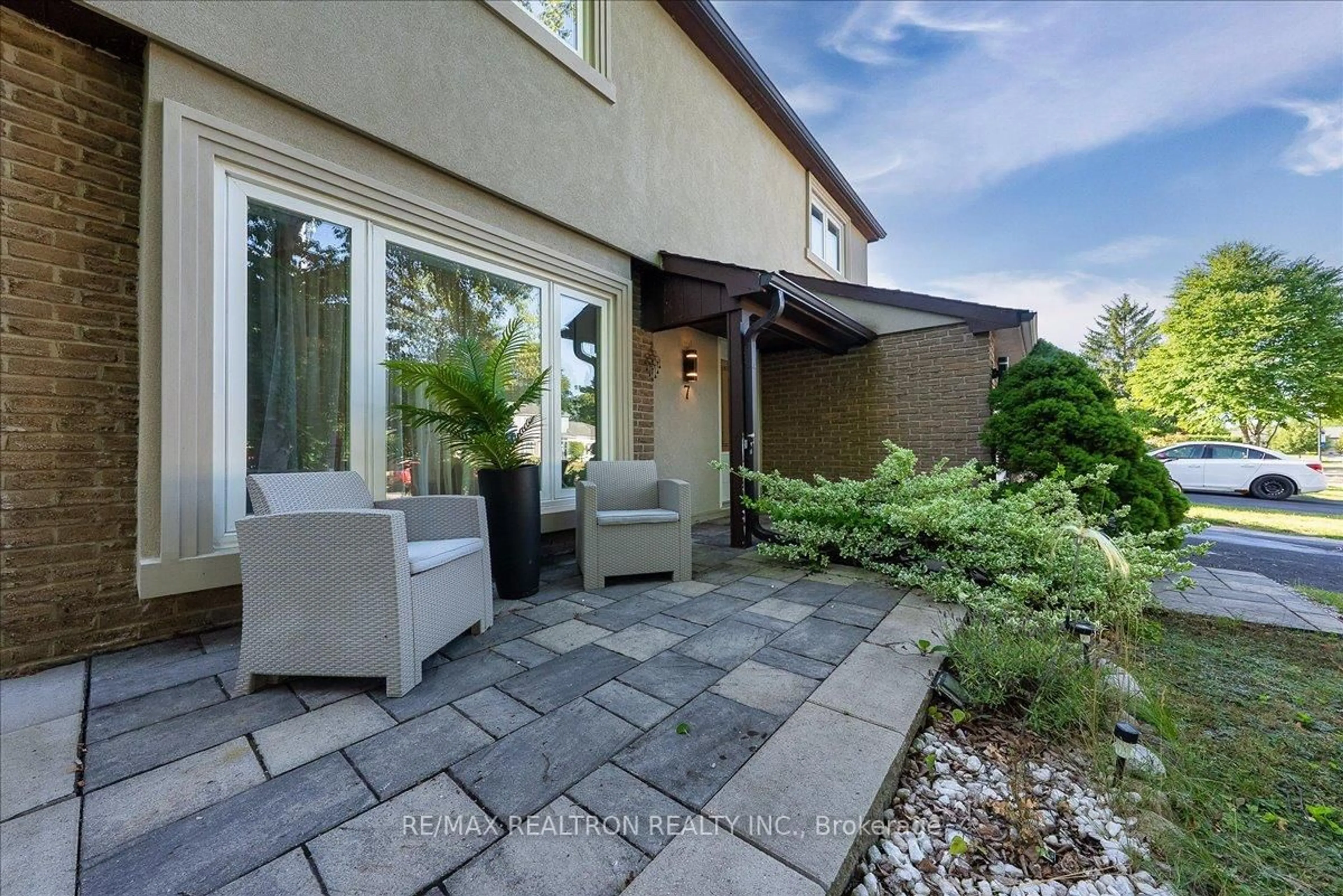 Patio, unknown for 7 Grist Mill Rd, East Gwillimbury Ontario L9N 1B9