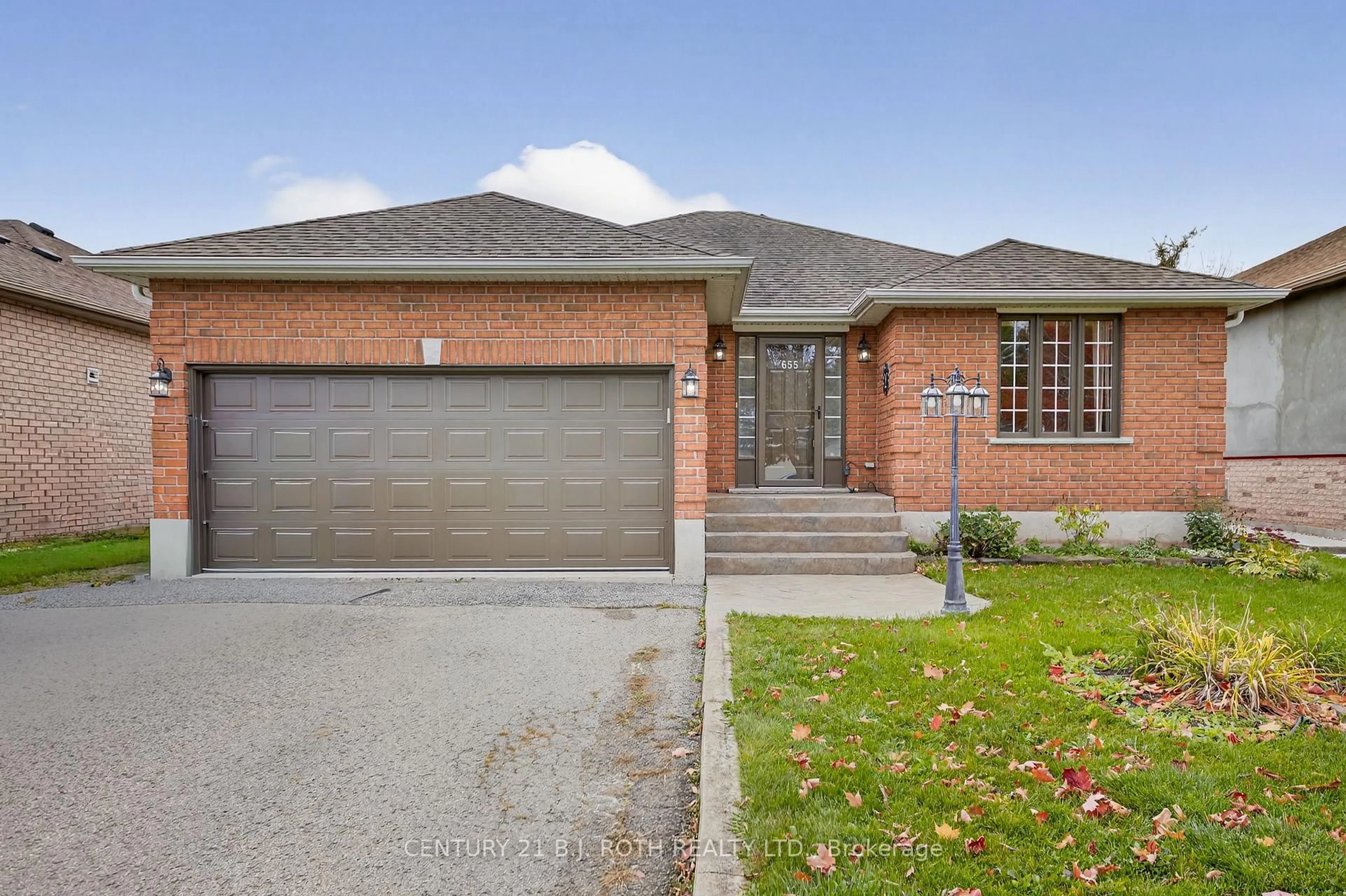 Home with brick exterior material, street for 655 Glen Cedar Cres, Innisfil Ontario L9S 2J5