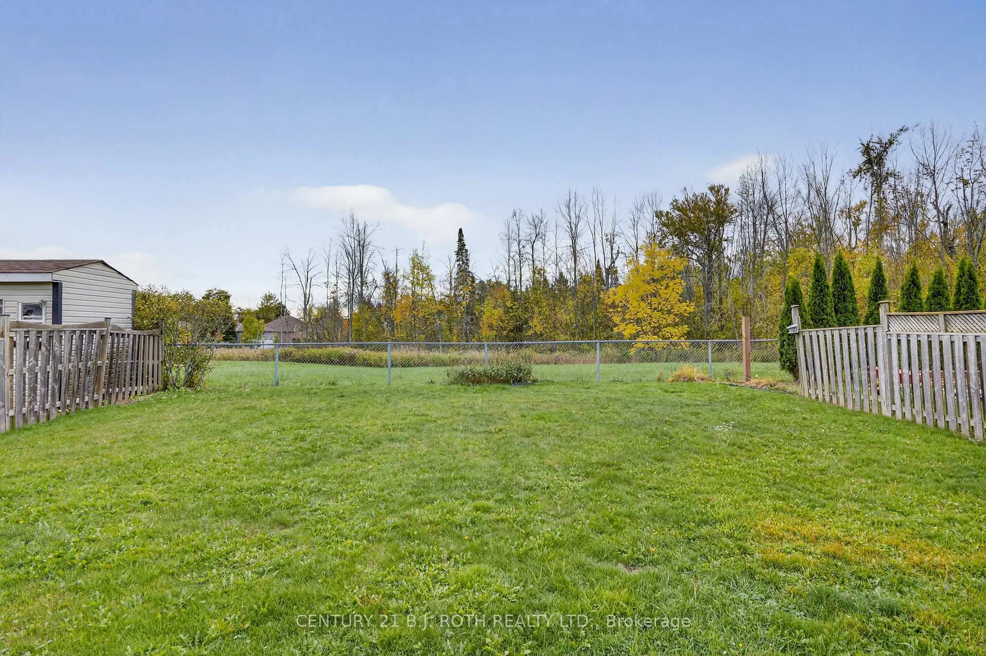 Patio, forest/trees view for 655 Glen Cedar Cres, Innisfil Ontario L9S 2J5