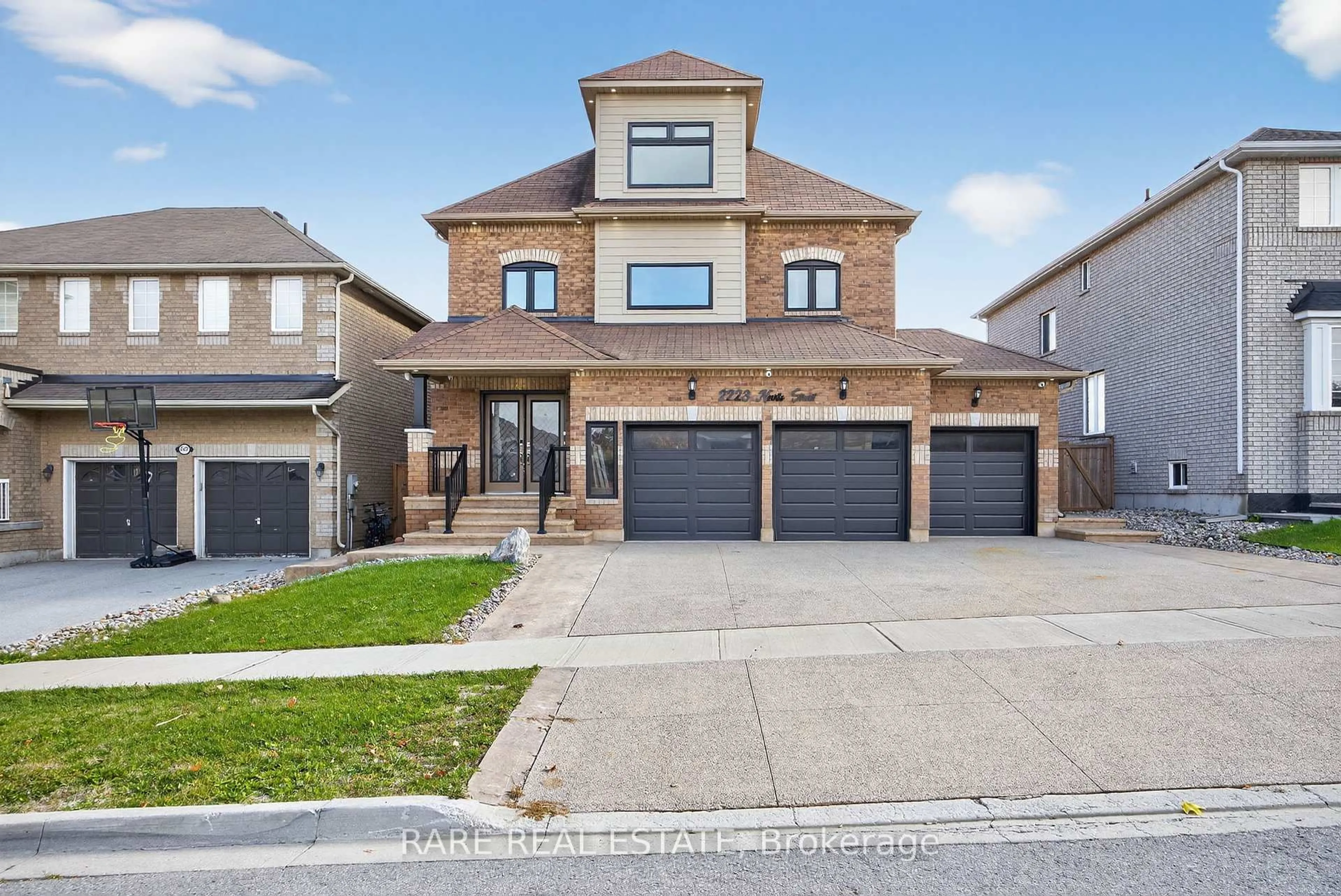 Home with brick exterior material, street for 2223 Nevils St, Innisfil Ontario L9S 0E2