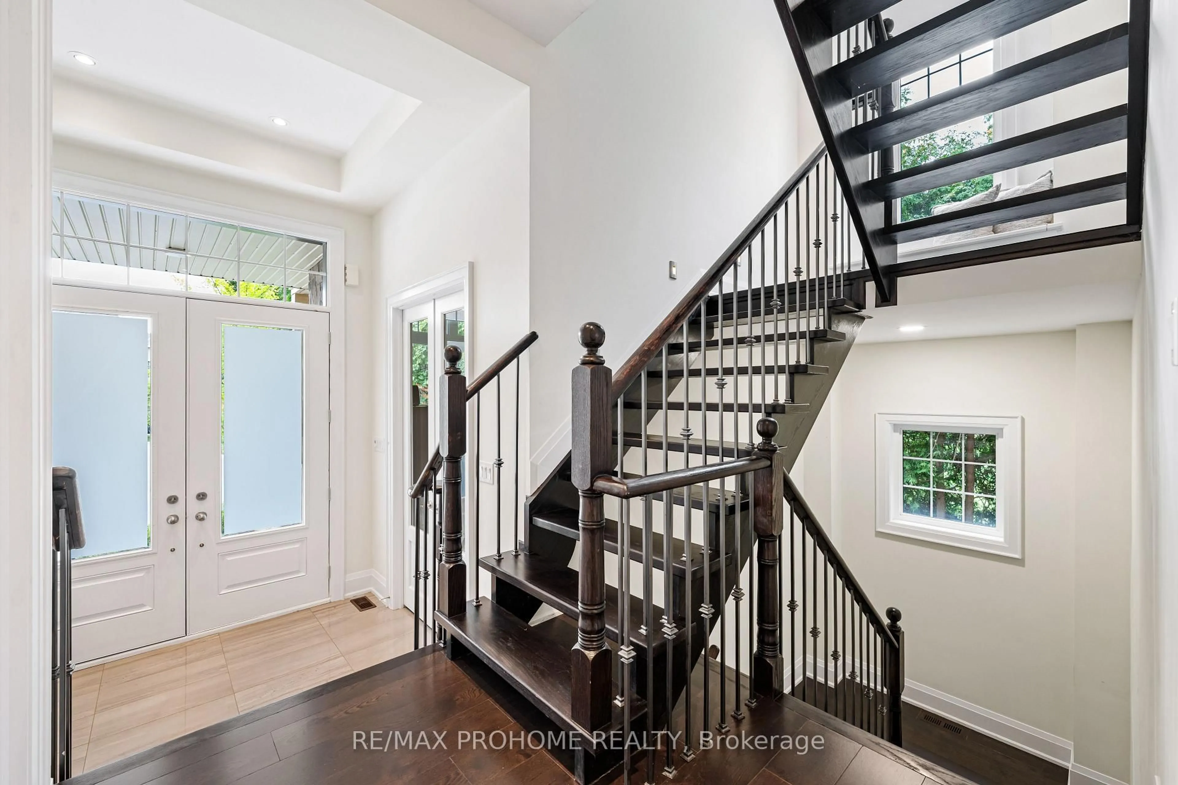 Indoor entryway for 17 Alma Walker Way, Markham Ontario L3P 0N7