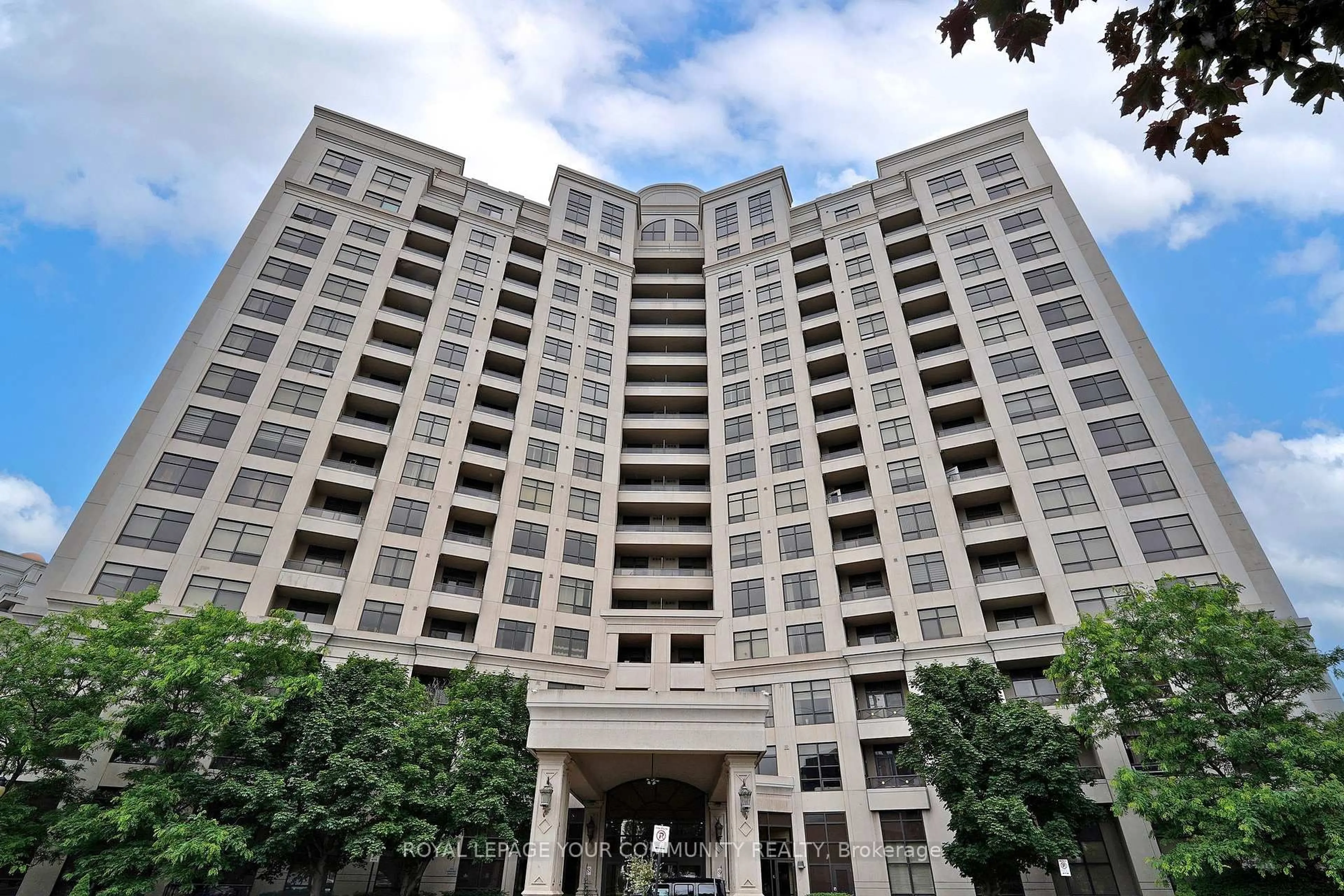 Indoor foyer for 9225 Jane St #910, Vaughan Ontario L6A 0J7