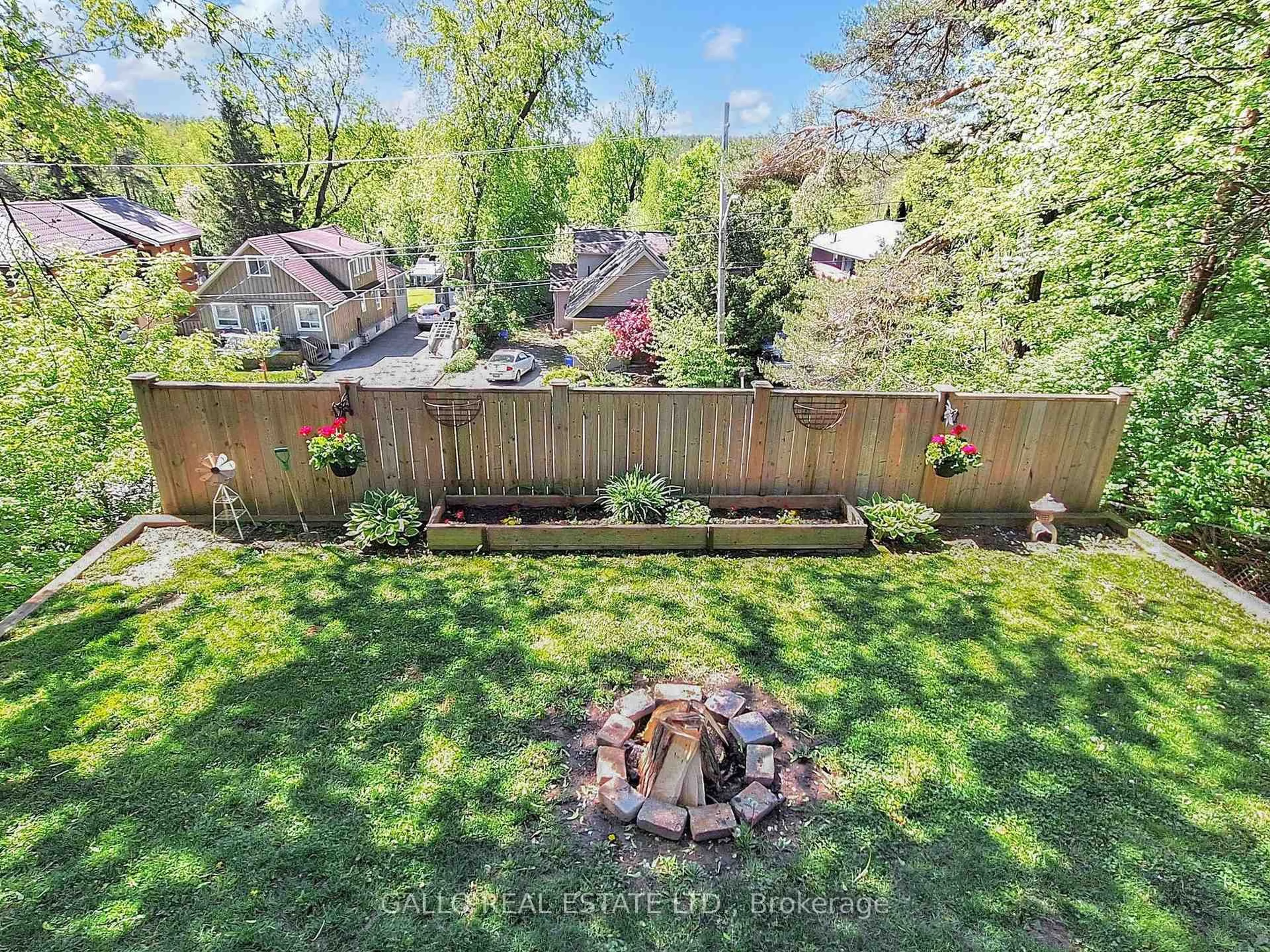 A pic from outside/outdoor area/front of a property/back of a property/a pic from drone, unknown for 37 Windsor Dr, Whitchurch-Stouffville Ontario L4A 7X3