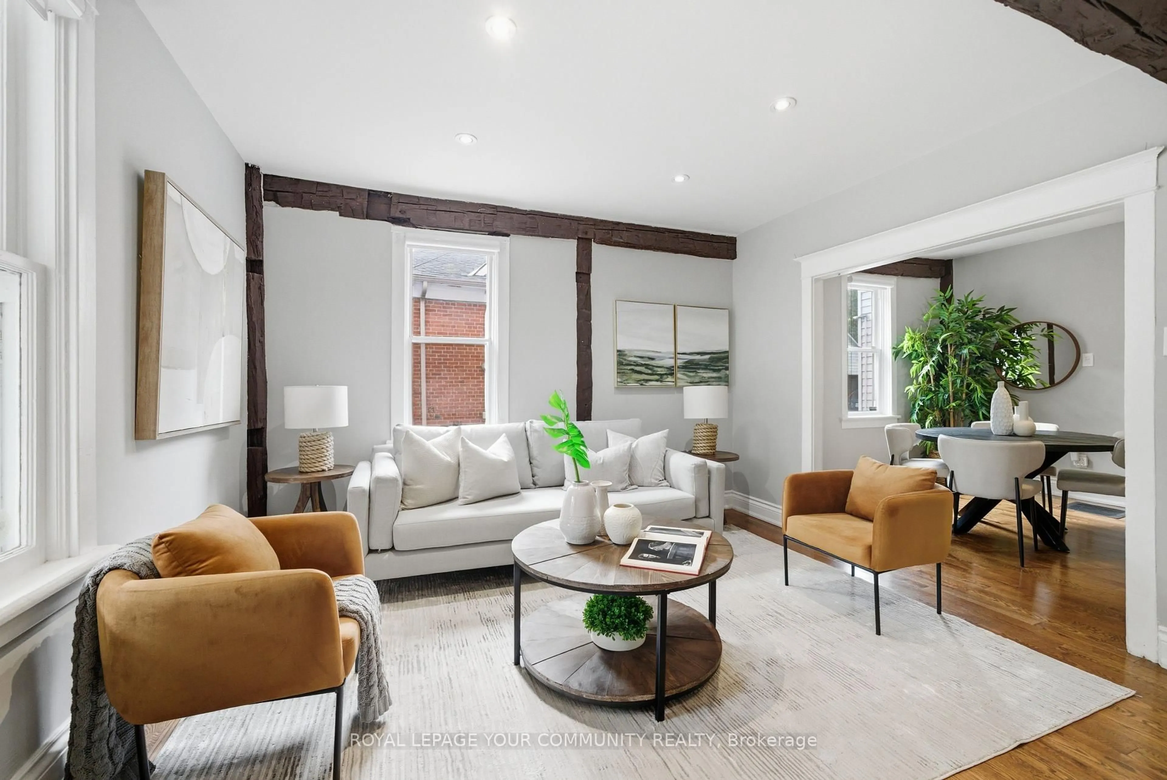 Living room with furniture, unknown for 30 Elizabeth St, Richmond Hill Ontario L4C 3V4